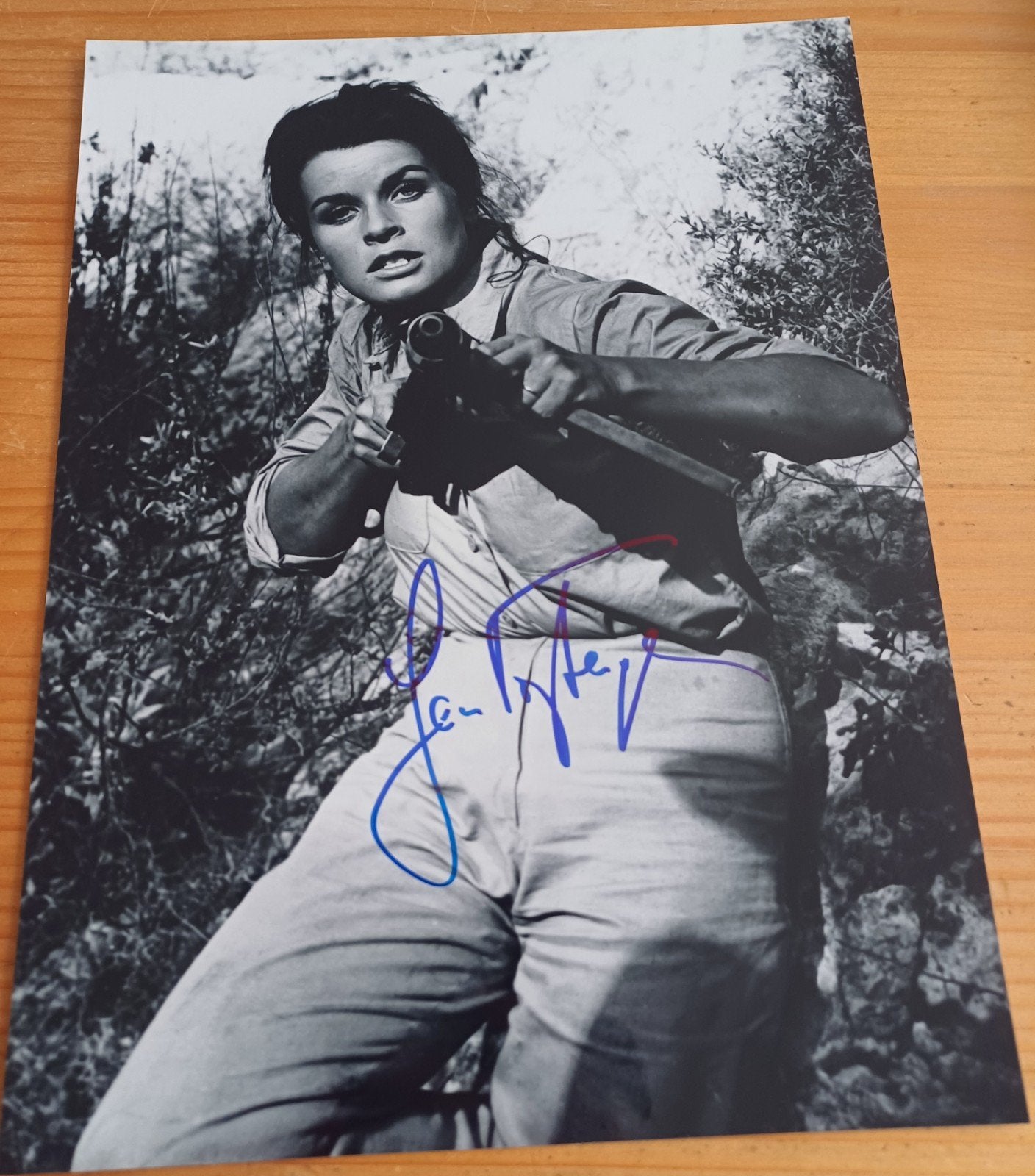 Senta Berger handtekening gesigneerde foto 30x20cm, Verzamelen, Ophalen of Verzenden, Zo goed als nieuw, Foto of Kaart