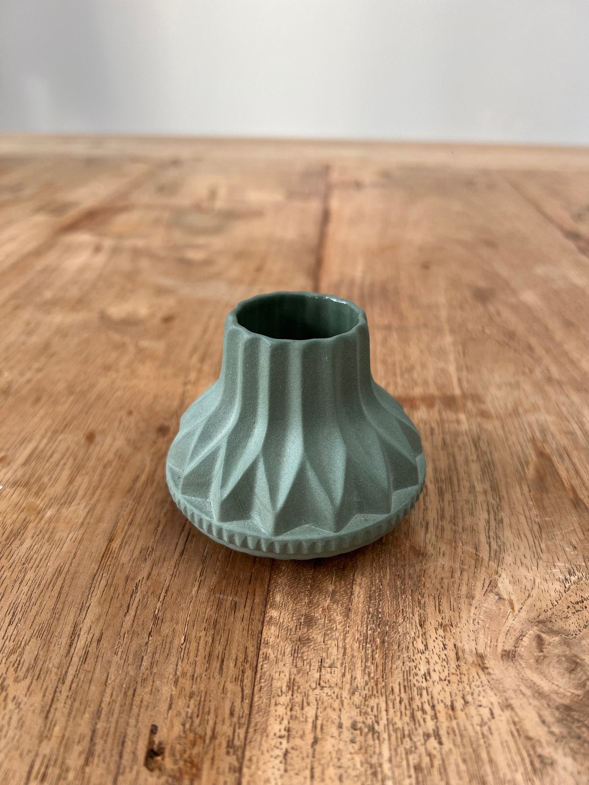 Handgemaakt vaasje Daisy van Lenneke Wispelwey, Handgemaakt, Ophalen of Verzenden, Zo goed als nieuw, 6 cm