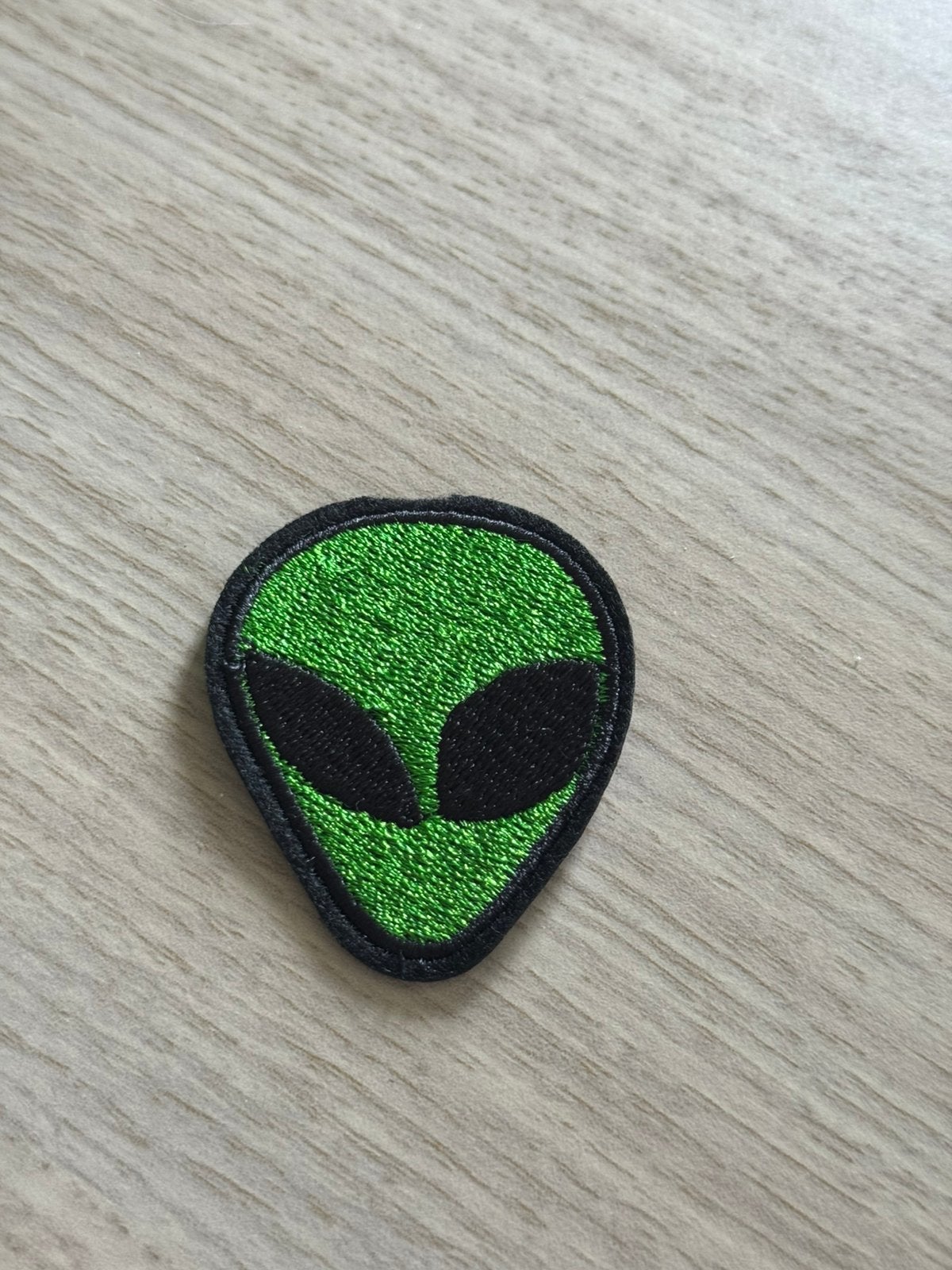 Kleding patch embleem alien, Ophalen of Verzenden, Nieuw, Embleem, Speld of Insigne