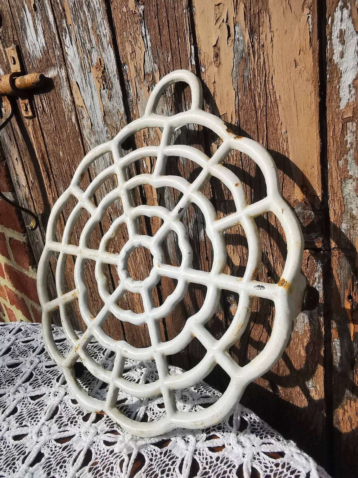 brocante onderzetter Frans ijzeren +-21cm wit Miekje, Ophalen of Verzenden