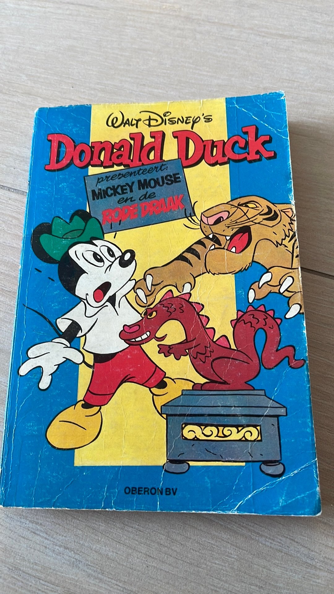 Donald duck pocket Mickey Mouse en de rode draak, Ophalen of Verzenden, Gelezen, Cartoons