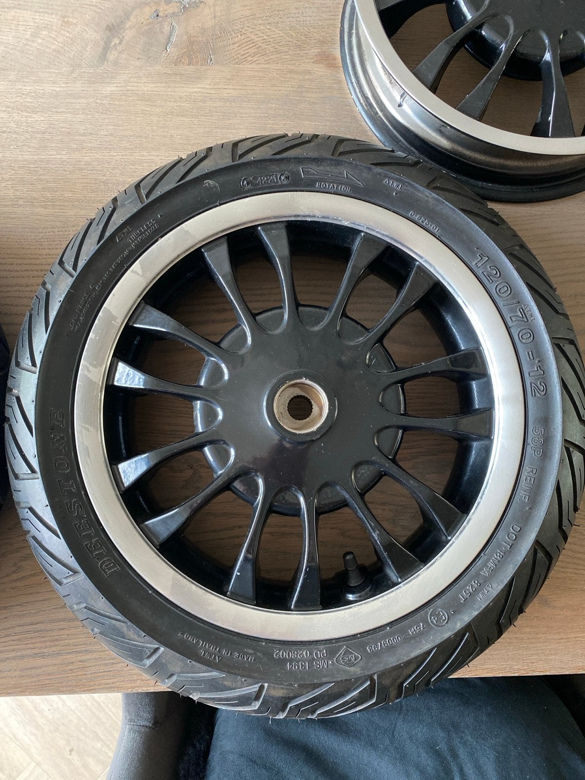 Vespa sprint velgen voor en achter met band, Fietsen en Brommers, Ophalen of Verzenden, Zo goed als nieuw, Overige typen