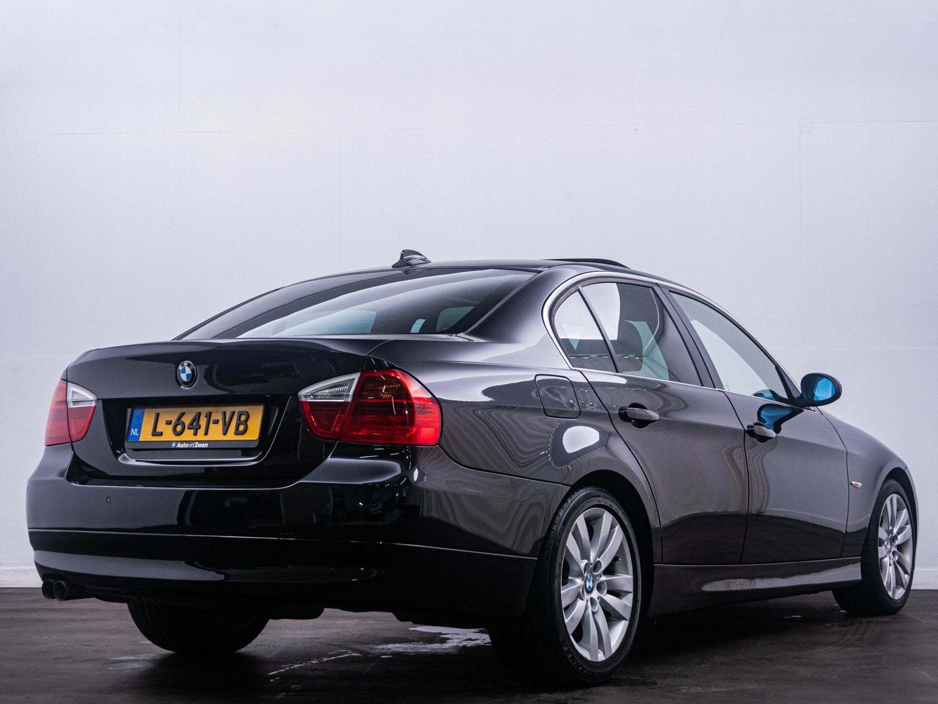 BMW 3-serie 325i Dynamic Executive Pano|Clima|Cruise|PDC!, Auto's, Achterwielaandrijving, Gebruikt, Beige, 2497 cc