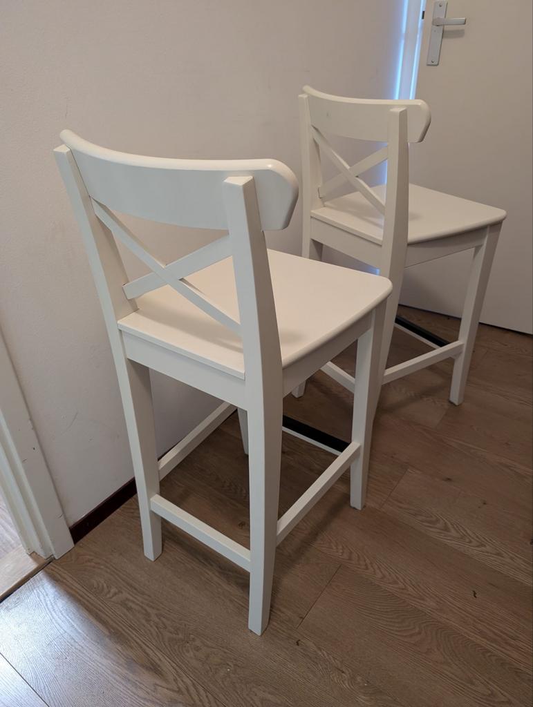 Twee witte barkrukken (IKEA Rosentorp), Ophalen, Twee, Wit, Zo goed als nieuw