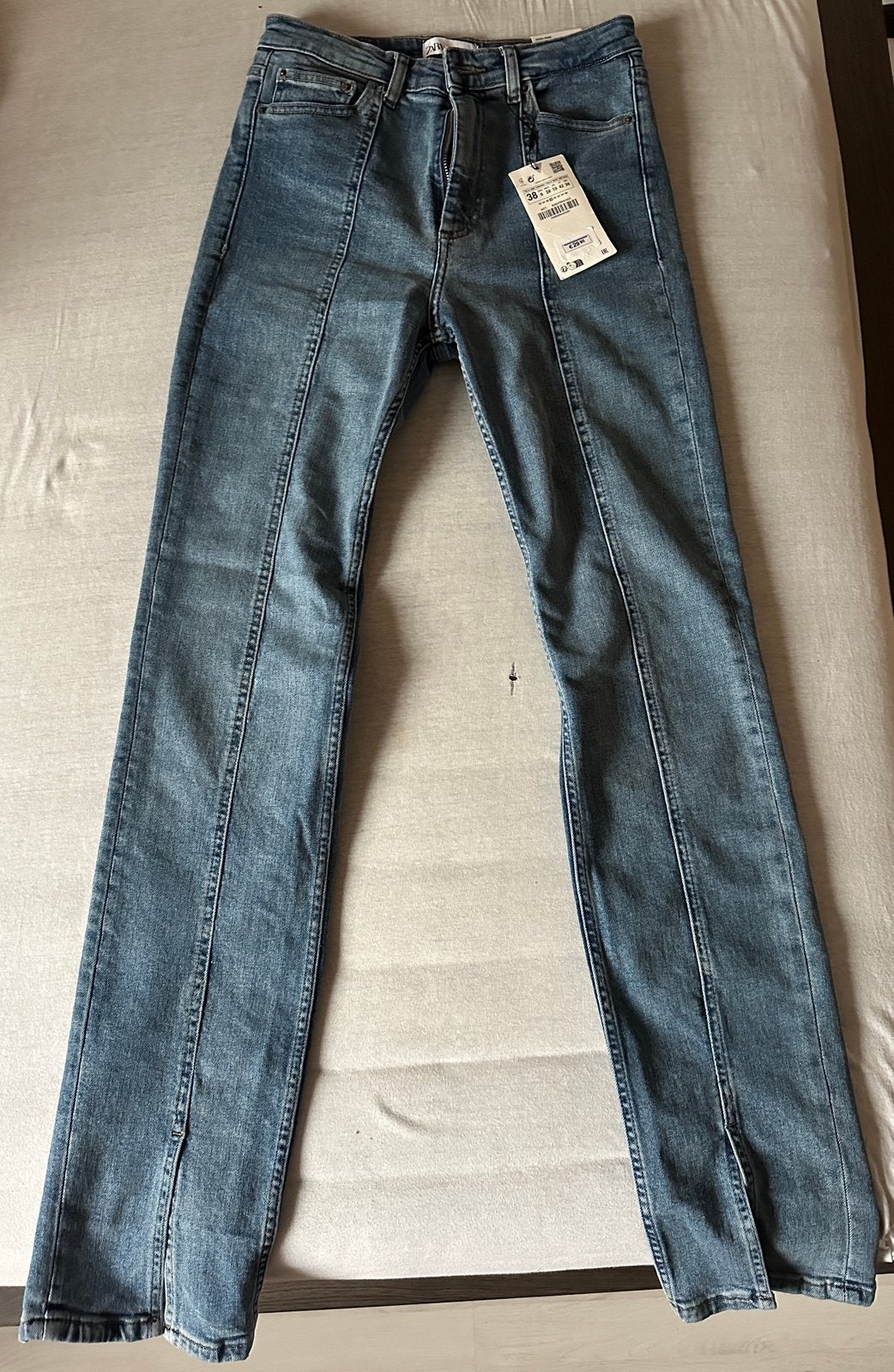 Nieuwe ZARA Jeans - High Waist TRF Split Full Length, Kleding | Dames, Ophalen, Nieuw, Blauw, W30 - W32 (confectie 38/40)