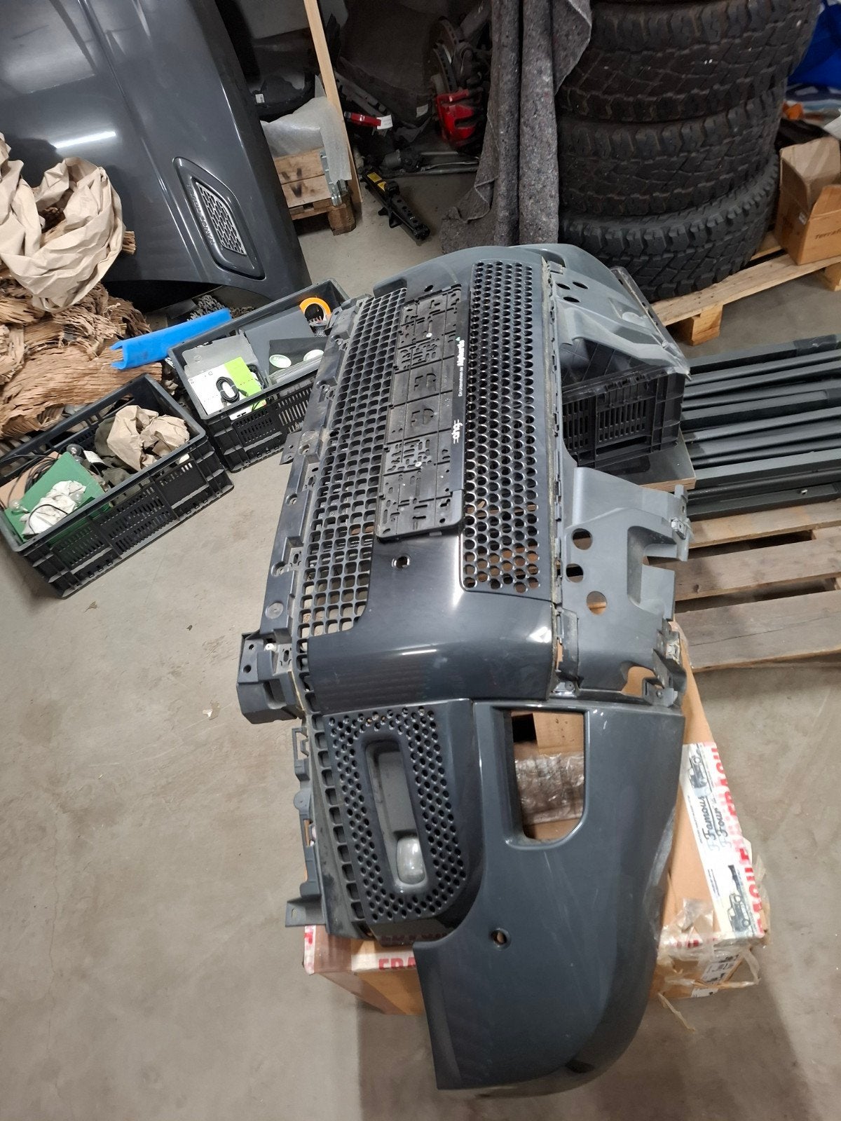 Voorbumper new defender, Voor, Ophalen of Verzenden, Bumper, Gebruikt