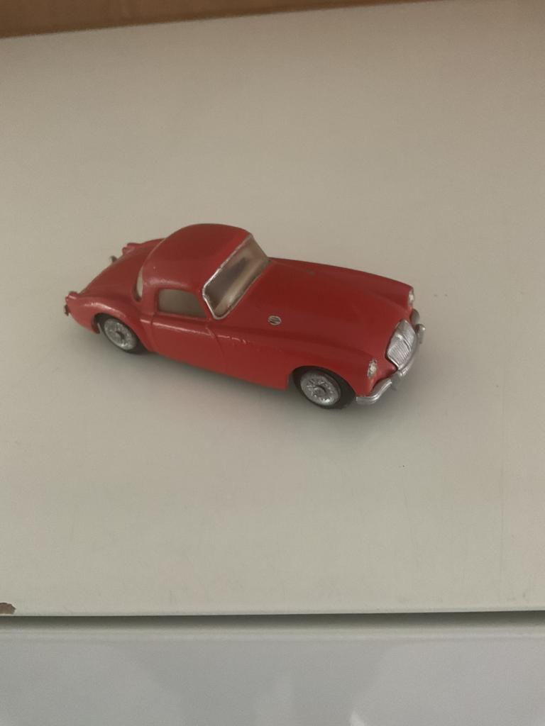 MG A zeldzaam van Tekno uit Denemarken, Hobby en Vrije tijd, Modelauto's | 1:43, Ophalen, Gebruikt, Auto, Overige merken