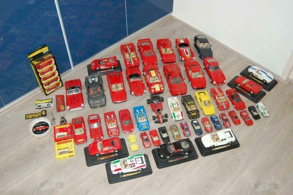 Complete verzameling Bburago Ferrari modellen en toebehoren, Ophalen of Verzenden, Zo goed als nieuw, Auto