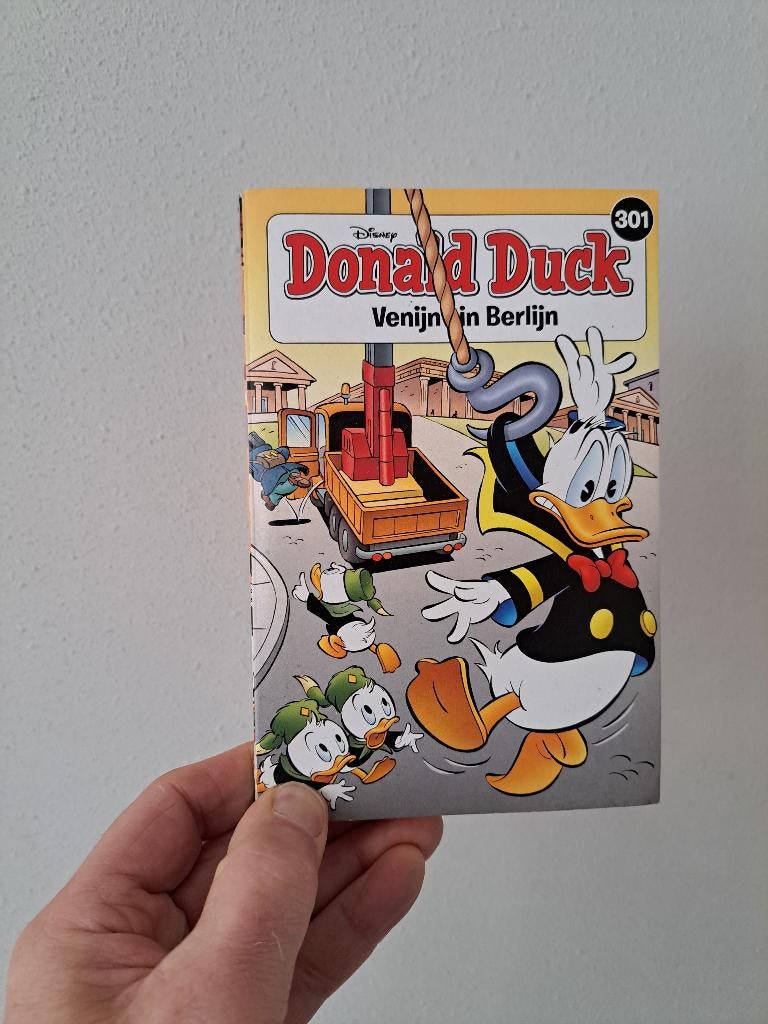 Venijn in Berlijn Donald Duck Pocket 301 2020 9789463054447, Eén stripboek, Ophalen of Verzenden, Gelezen