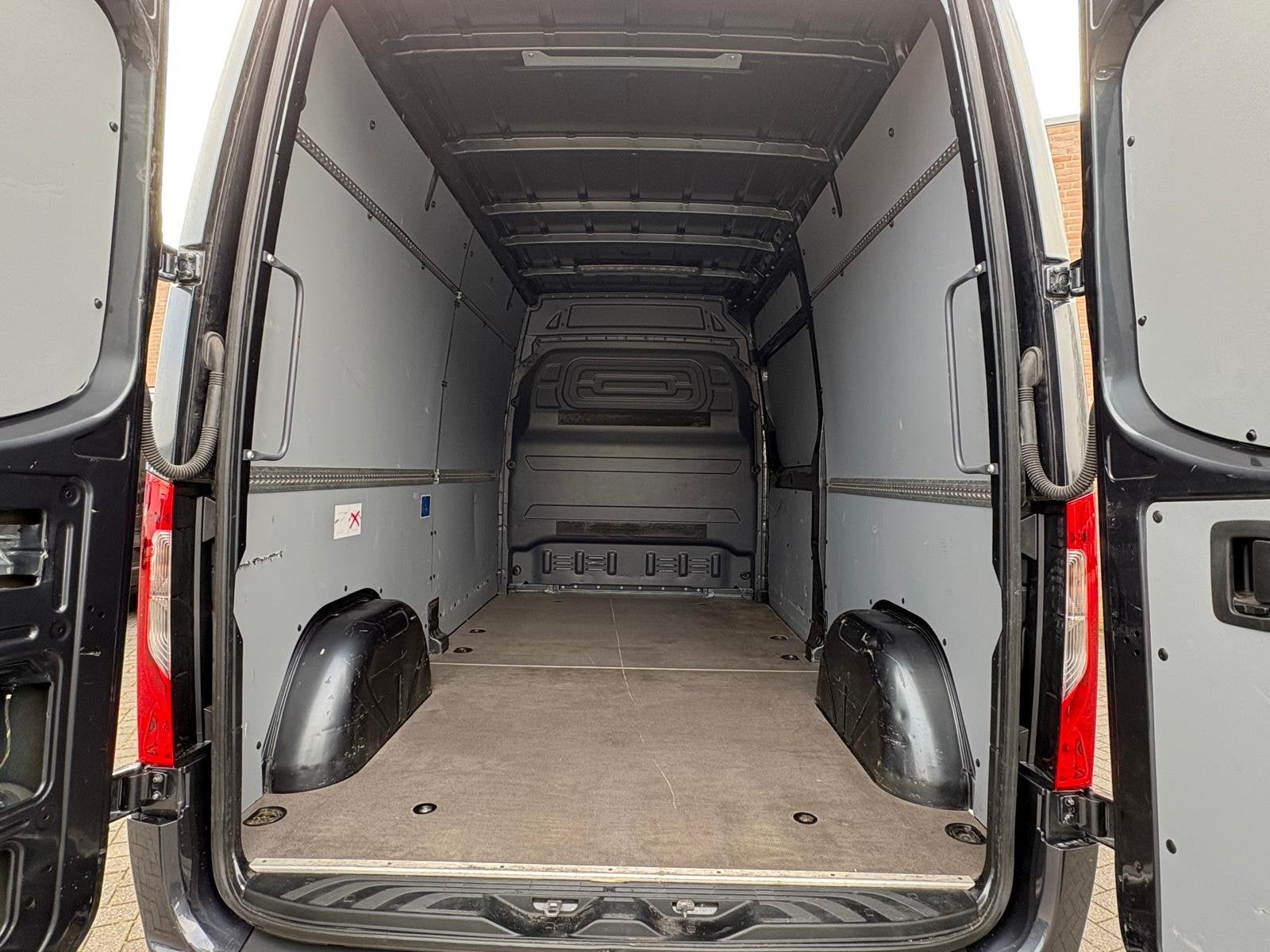 Mercedes-Benz eSprinter L2H2 41kWh 100% Elektrisch, Stof, Gebruikt, 35 kWh, Mercedes-Benz