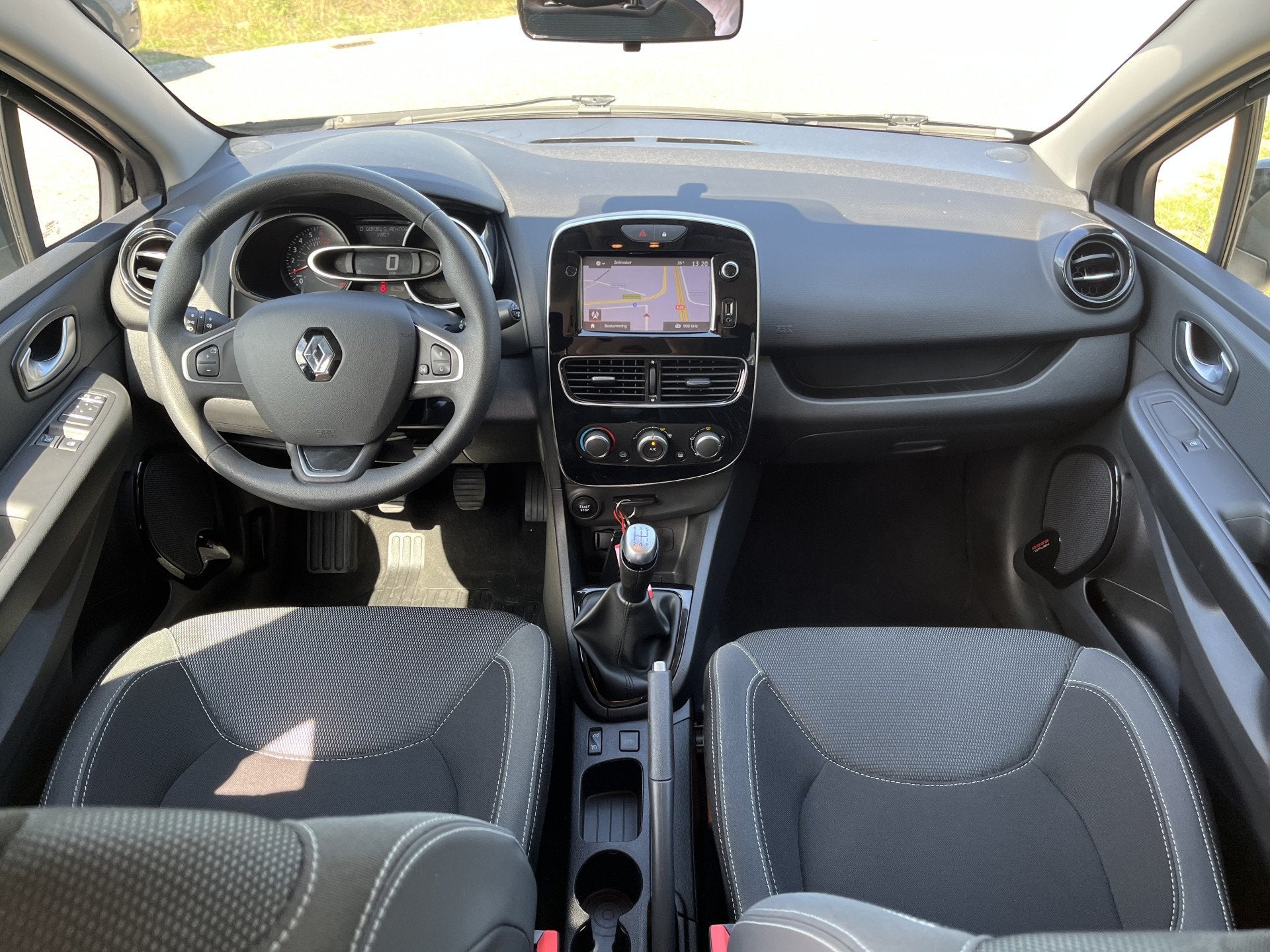 Renault Clio 0.9 TCe Dealer onderhouden / Navigatie / Airco, Voorwielaandrijving, Stof, Gebruikt, Origineel Nederlands