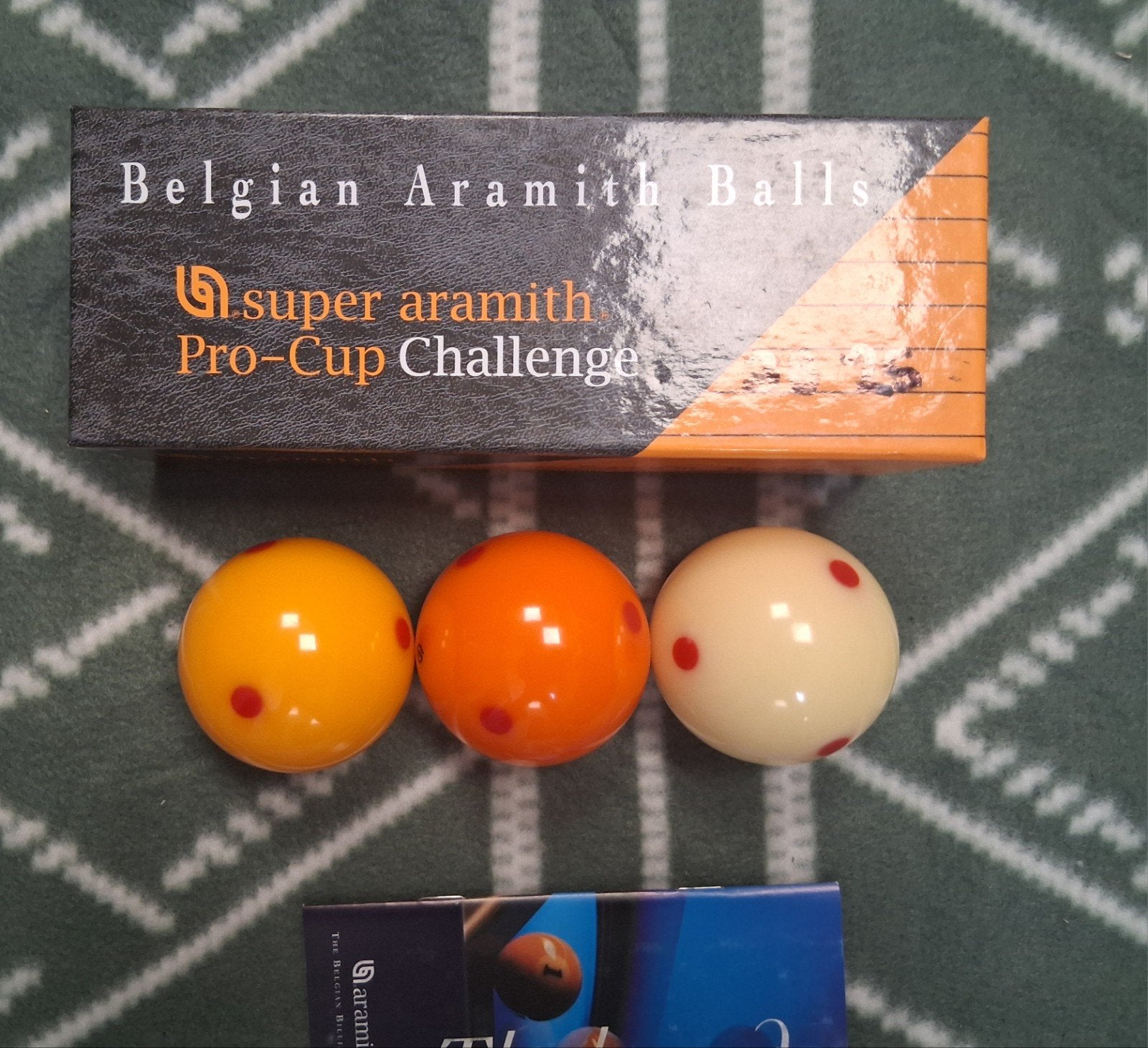 Setje 3 banden ballen ., Ophalen, Keu of Ballen