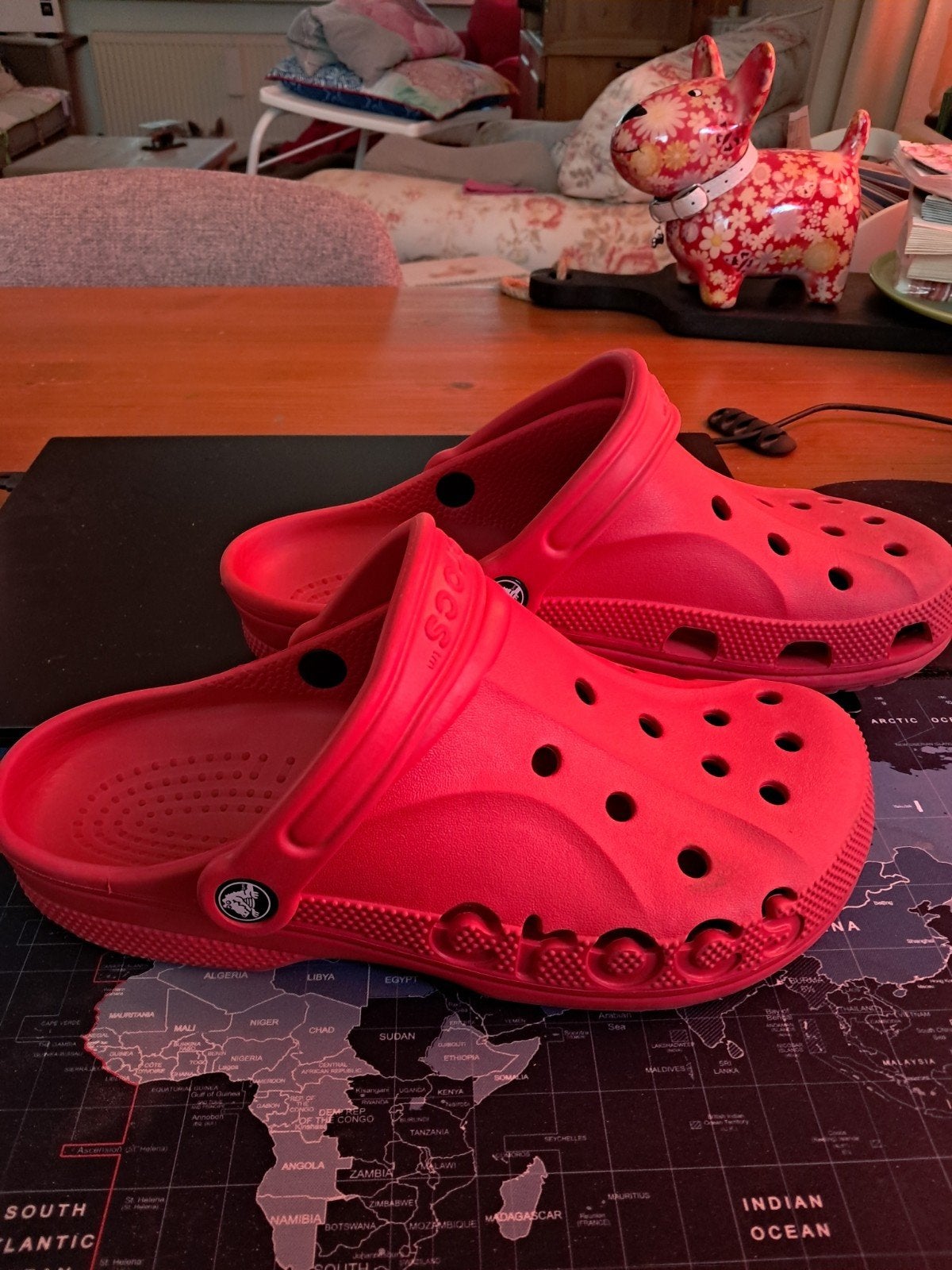 Crocs....niet nieuw, maar wel heel netjes, Kleding | Dames, Schoenen, Ophalen of Verzenden, Zo goed als nieuw, Rood