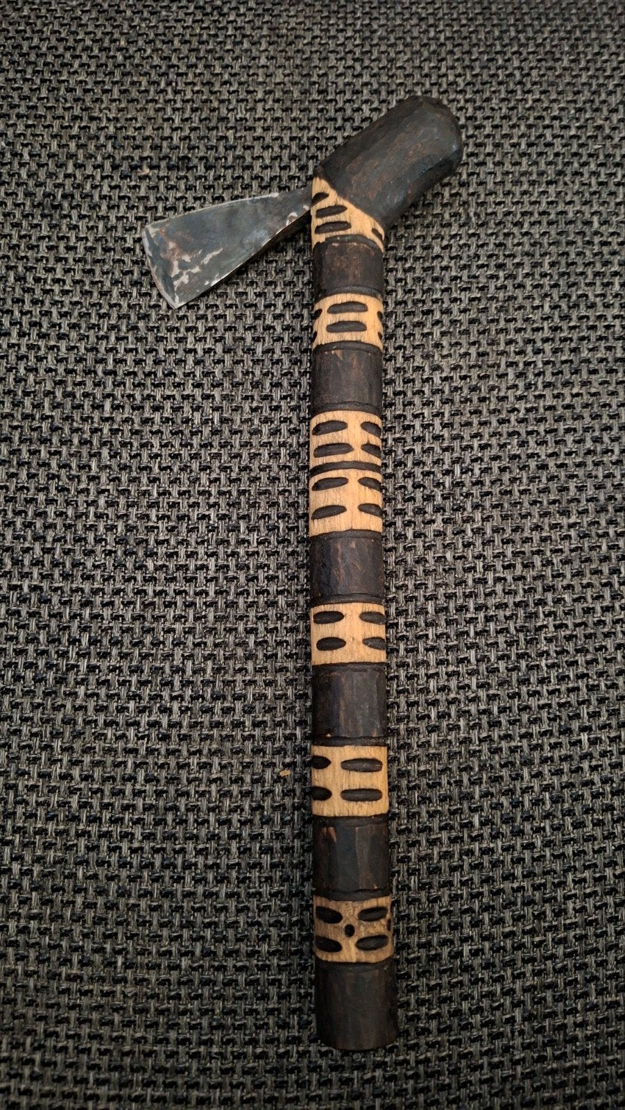 Decoratieve bijl/tomahawk - Handgemaakt hout en metaal, Antiek en Kunst, Ophalen of Verzenden