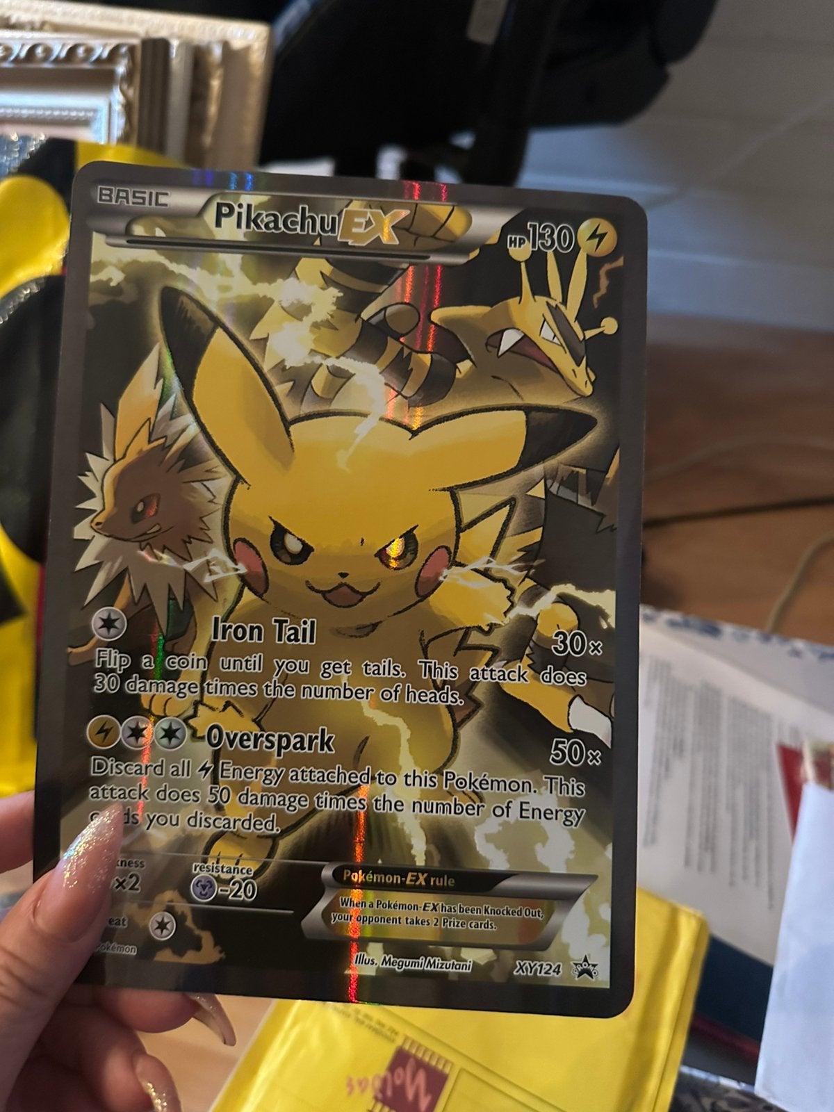 Jumbo pokemon kaart, Pikachu EX XY124 Promo – Oversized, Ophalen of Verzenden, Zo goed als nieuw