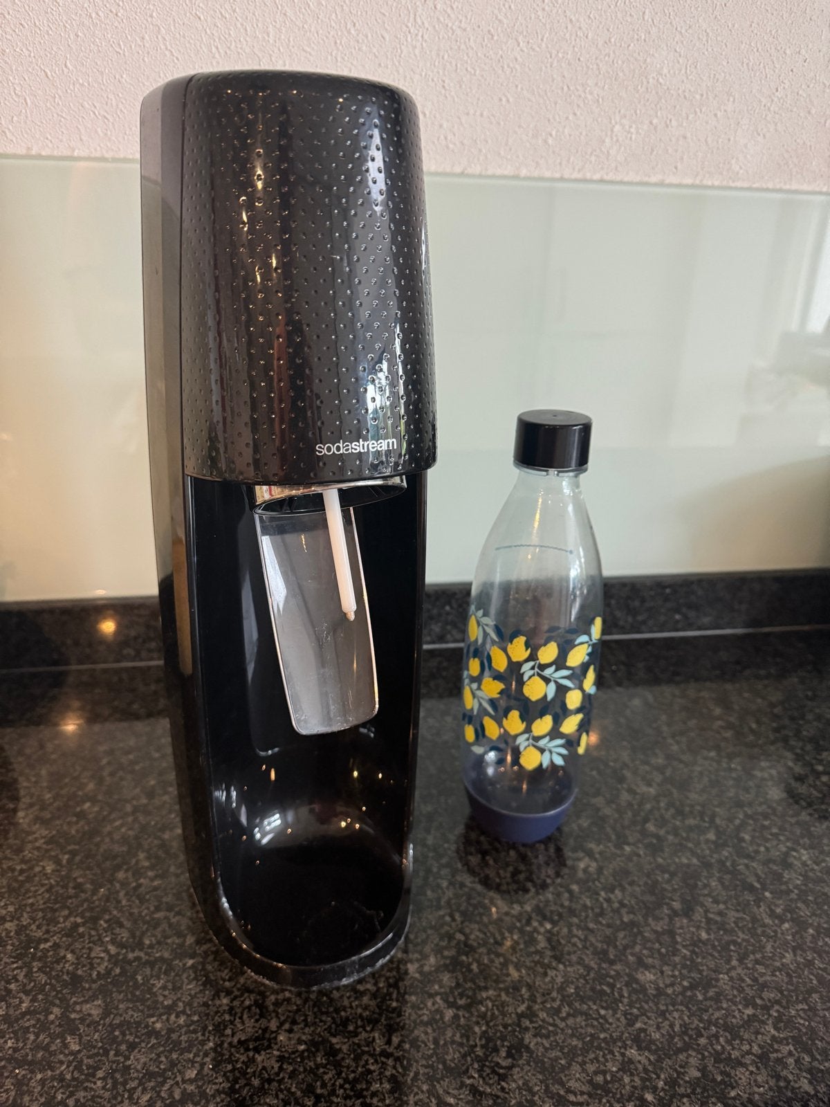 SodaStream apparaat met fles (exp. 10/2028), Ophalen of Verzenden, Zo goed als nieuw