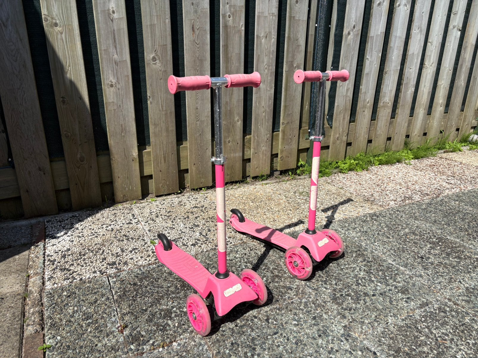 2 roze meisjes steps kinderen verlichting 3 wielen, Ophalen, Zo goed als nieuw, Gewone step