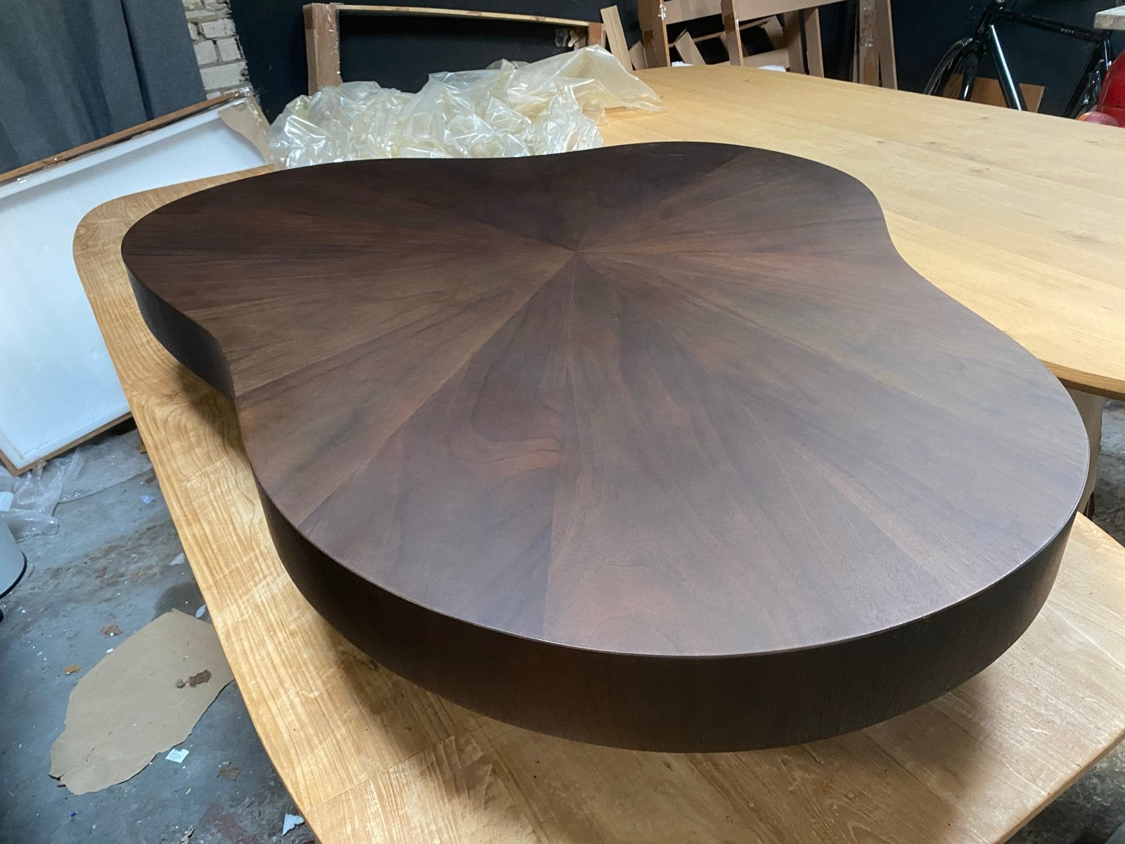 Organische Tafel 150x110 Donker Wortelnoot, Ophalen, 100 tot 150 cm, Nieuw, Overige vormen