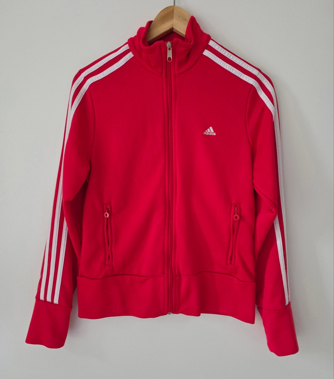 Adidas Trainingsvest Hot Pink 3 Strepen Dames Maat 42, Dataprotection@adidas.com, Zo goed als nieuw, Atlas Arena, Afrika Building, Hoogoorddreef 9, 1101 BA Amsterdam-Zuidoost, Nederland