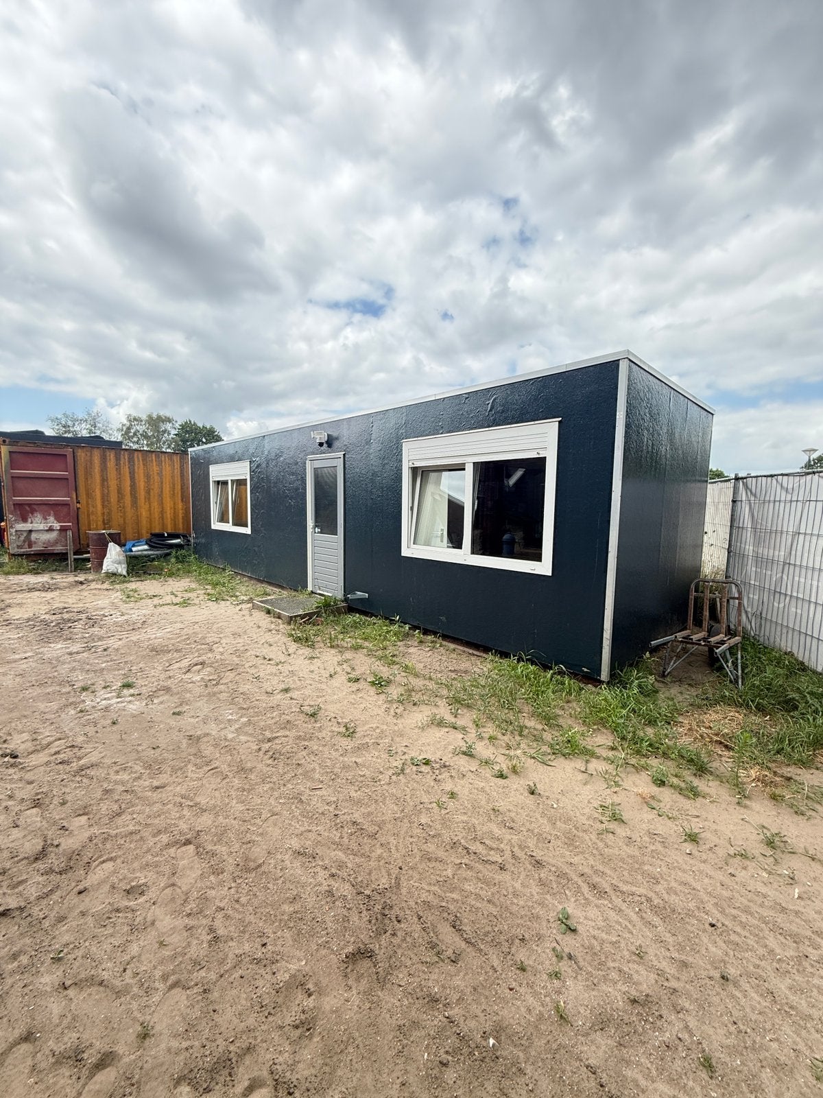 Nette en complete bouwkeet/kantoorunit van 10 × 3 meter, Ophalen, Gebruikt
