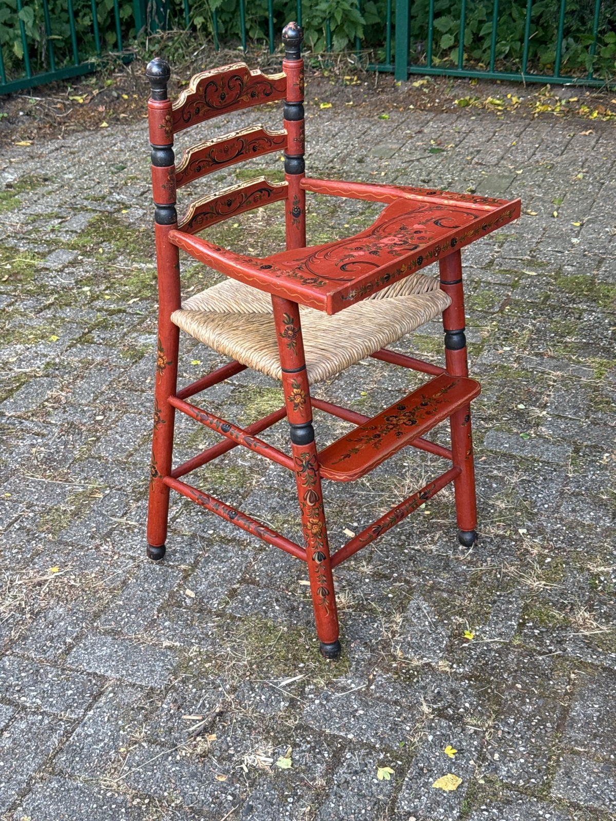 Hindeloopen Vintage houten kinderstoel met rieten zitting, Kinderen en Baby's, Kinderstoelen, Ophalen, Gebruikt, Overige typen