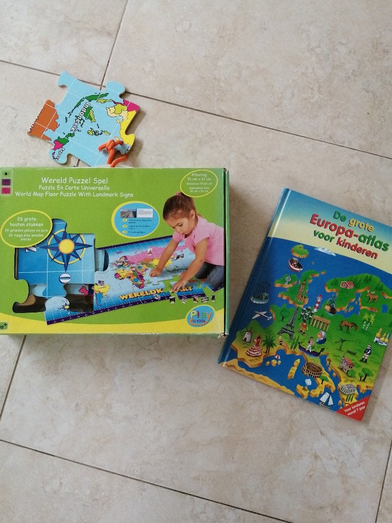 Vloerpuzzel en atlas WEreld puzzel spel en Europa atlas, Ophalen of Verzenden, Zo goed als nieuw, Puzzelen