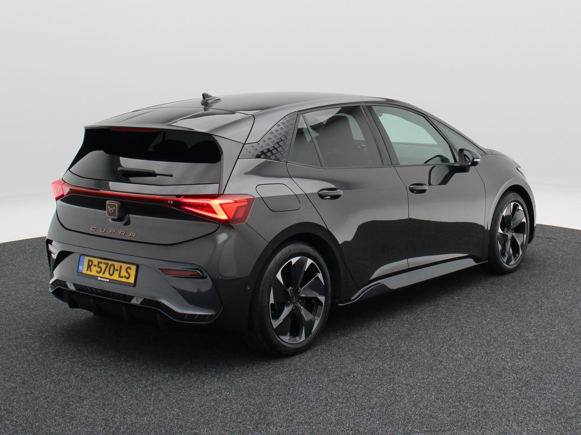 CUPRA Born Adrenaline 62 kWh 231 Pk | Stoel/Stuurverwarming, Auto's, Cupra, Automaat, Gebruikt, Zwart, Automatische klimaatregeling