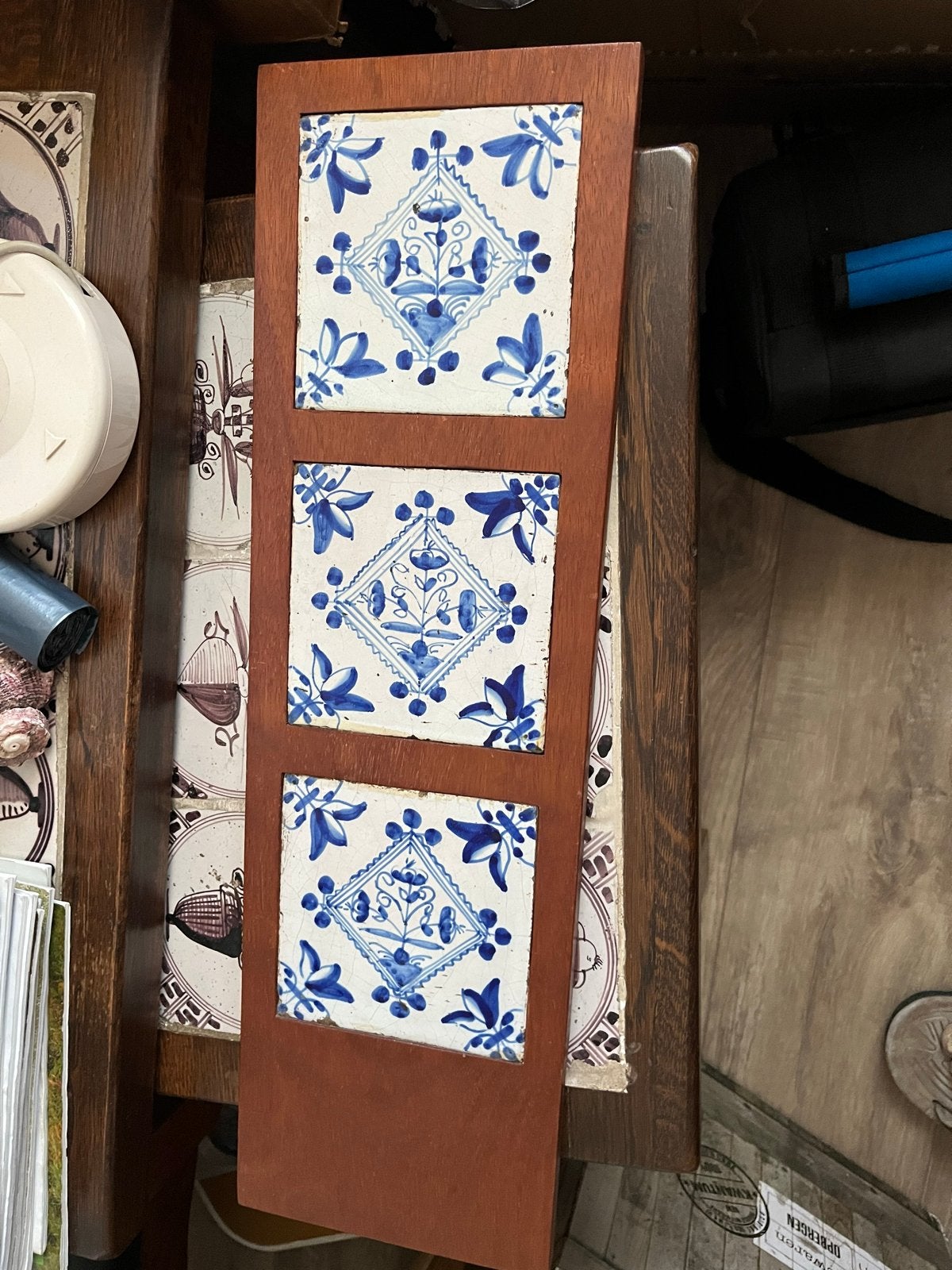 Diverse antieke tegeltjes en houten panelen, Ophalen