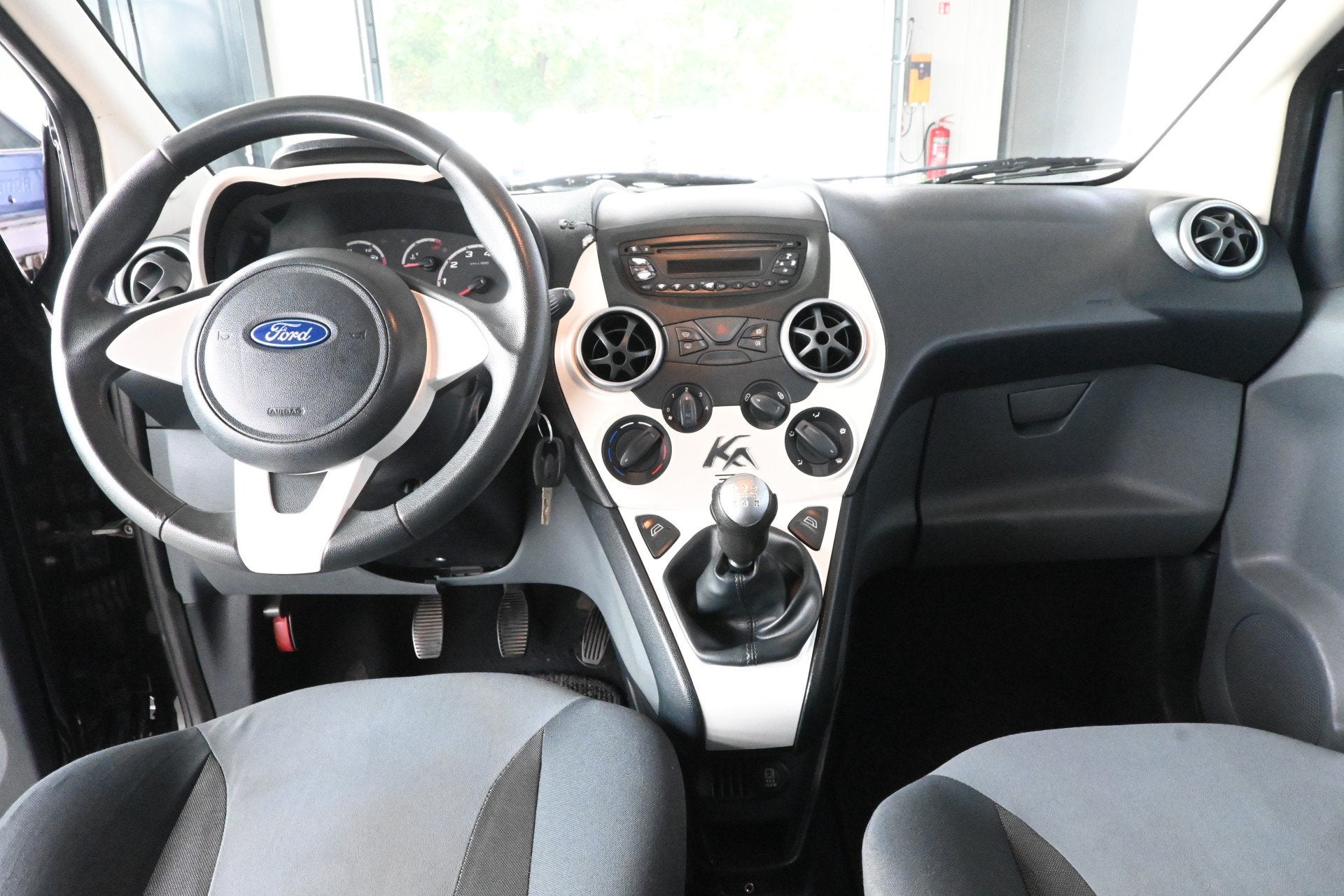 Ford Ka 1.2 Trend Airco Elektrisch Pakket! Licht metaal Nieu, Auto's, Voorwielaandrijving, Stof, Gebruikt, 4 cilinders