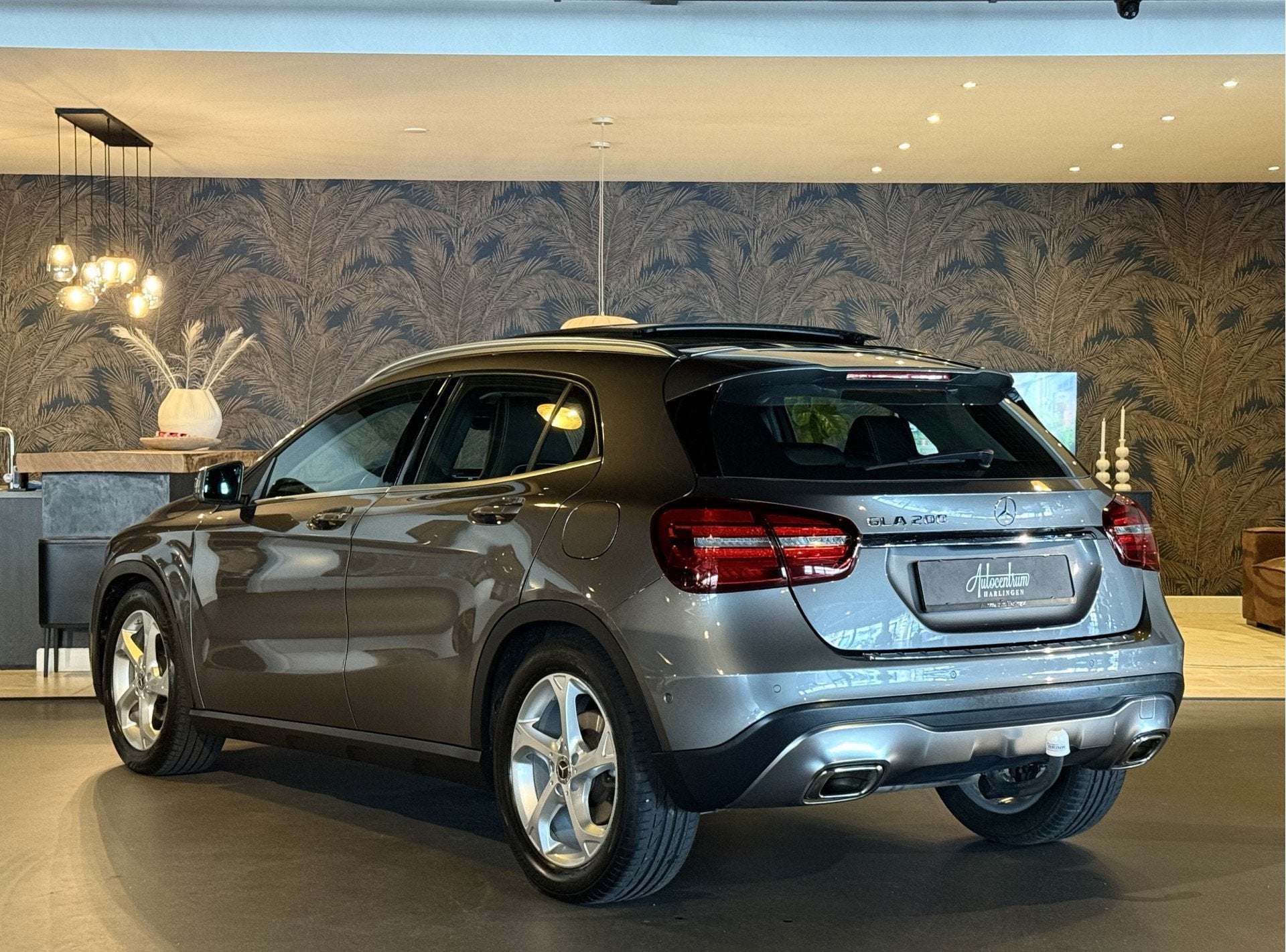 Mercedes-Benz GLA 200 Premium Plus I Pano I Camera I Automaa, Auto's, Gebruikt, Euro 6, 715 kg, 1595 cc