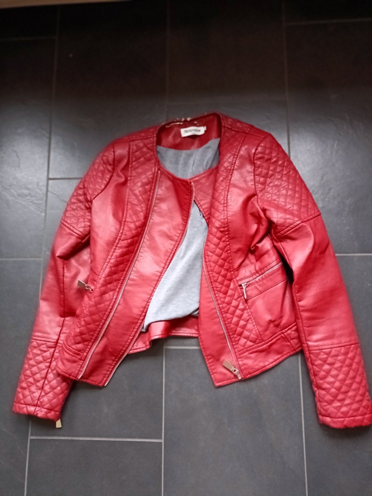 rood jasje in letherlook, Ophalen, Gedragen, Maat 38/40 (M), Rood