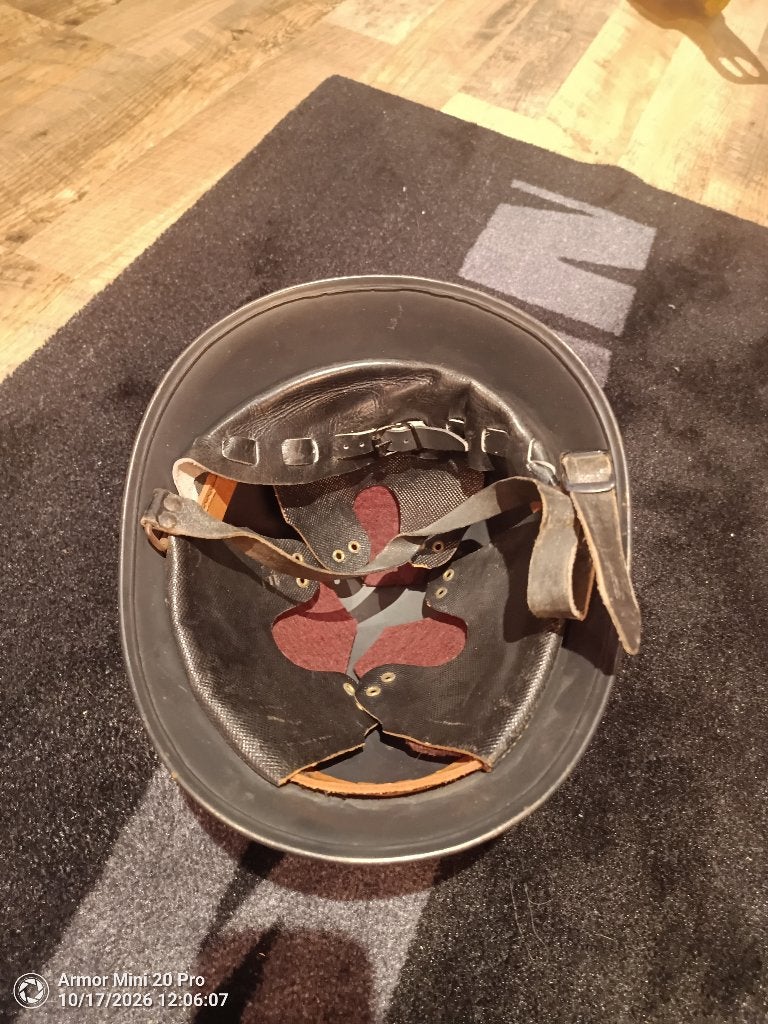 Wo2 nederlandse rijkspolitie helm m40c, Verzamelen, Ophalen of Verzenden, Nederland, Helm of Baret