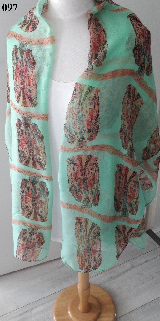 Groen Sjaaltje met uiltjes, Kleding | Dames, Mutsen, Sjaals en Handschoenen, Maat 38/40 (M), Ophalen of Verzenden, Sjaal, Onbekend