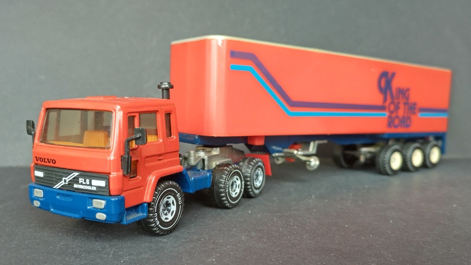 Volvo F7 king of the Road 1:55 Siku Pol, SIKU, Verzenden, Zo goed als nieuw, Bus of Vrachtwagen