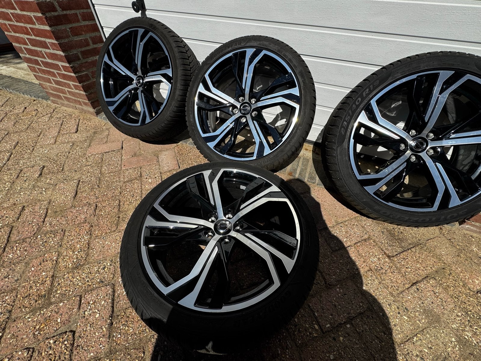 Nieuwe Volvo V60 velgen 19 inch met Goodyear winterbanden, Auto-onderdelen, Banden en Velgen, Banden en Velgen, Nieuw, Winterbanden
