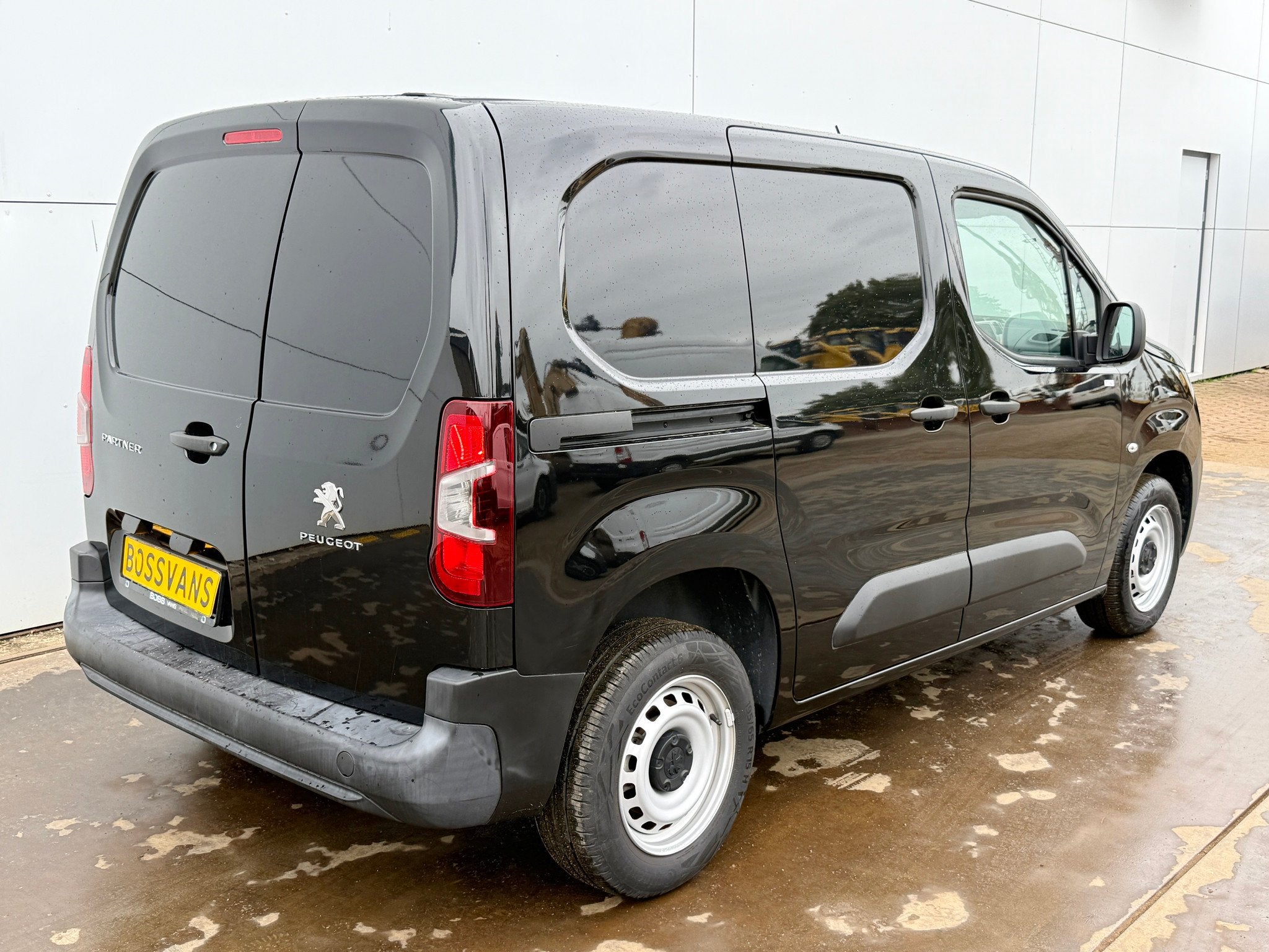 Peugeot Partner 1.2 110PK *Benzine* L1H1 Climate Control Cru, Auto's, Voorwielaandrijving, Euro 6, Zwart, Handgeschakeld