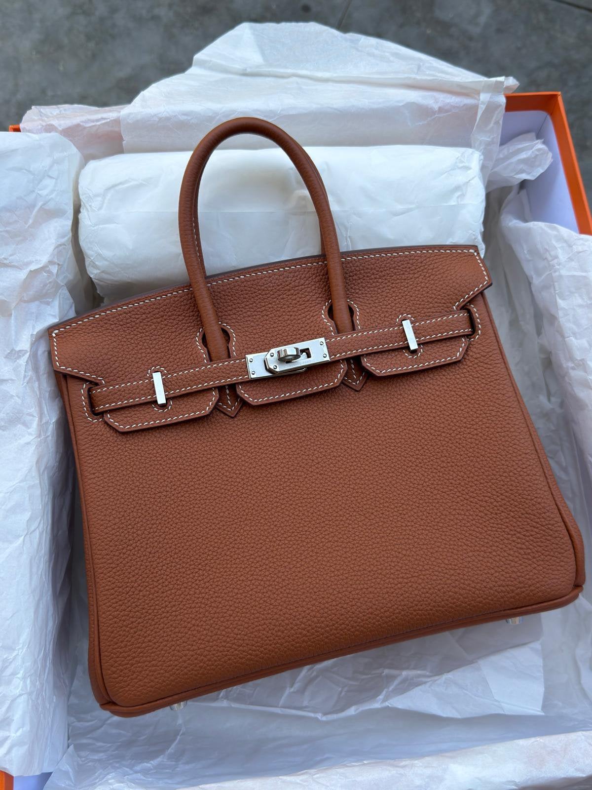 Hermes Birkin 25 Gold PHW, Verzenden, Zo goed als nieuw, Bruin, Handtas