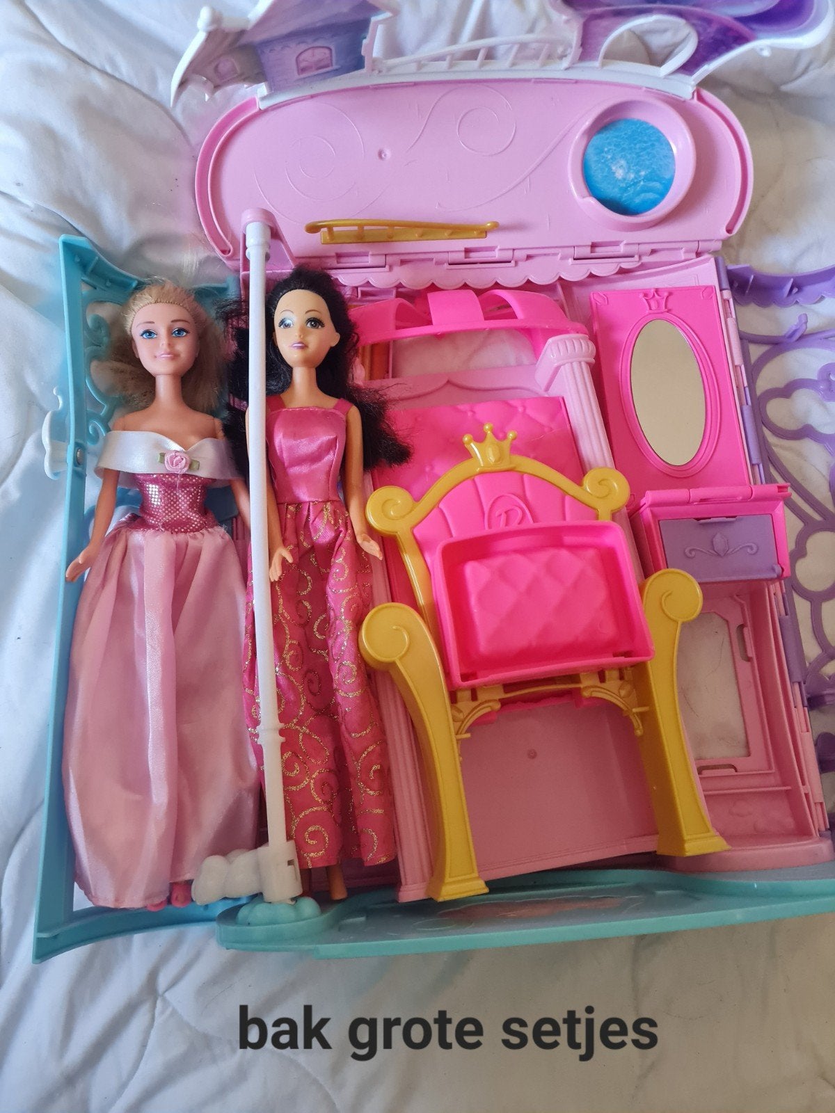 Barbie droomkasteel met poppen en accessoires, Ophalen of Verzenden, Gebruikt, Barbie