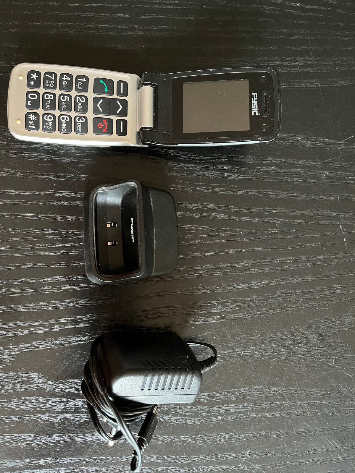 Fysic FM-9600 Klaptelefoon met Oplaadstation, Inklapmodel, Ophalen of Verzenden, Zonder simlock, Zonder abonnement