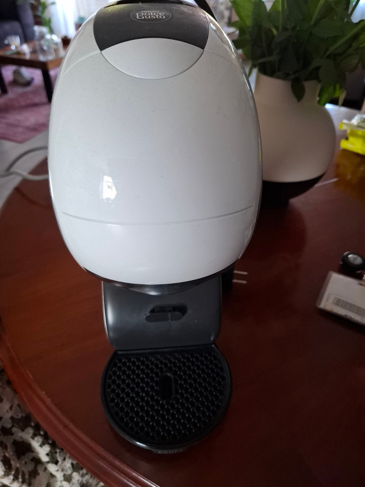 Nescafé Dolce Gusto koffiezetapparaat, wit, Ophalen of Verzenden, Zo goed als nieuw, Koffiemachine