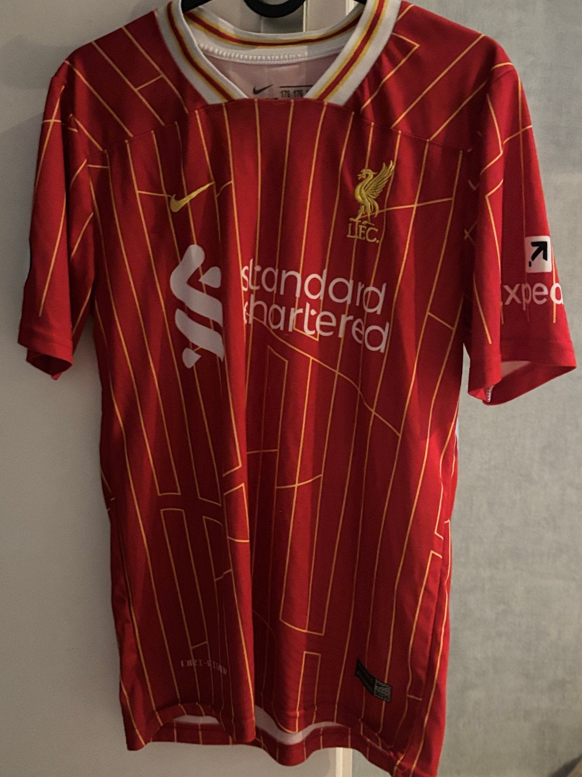 Liverpool Thuisshirt 2021/2022 Salah #11 met Broekje, Kleding | Heren, Ophalen, Zo goed als nieuw, Voetbal, Rood