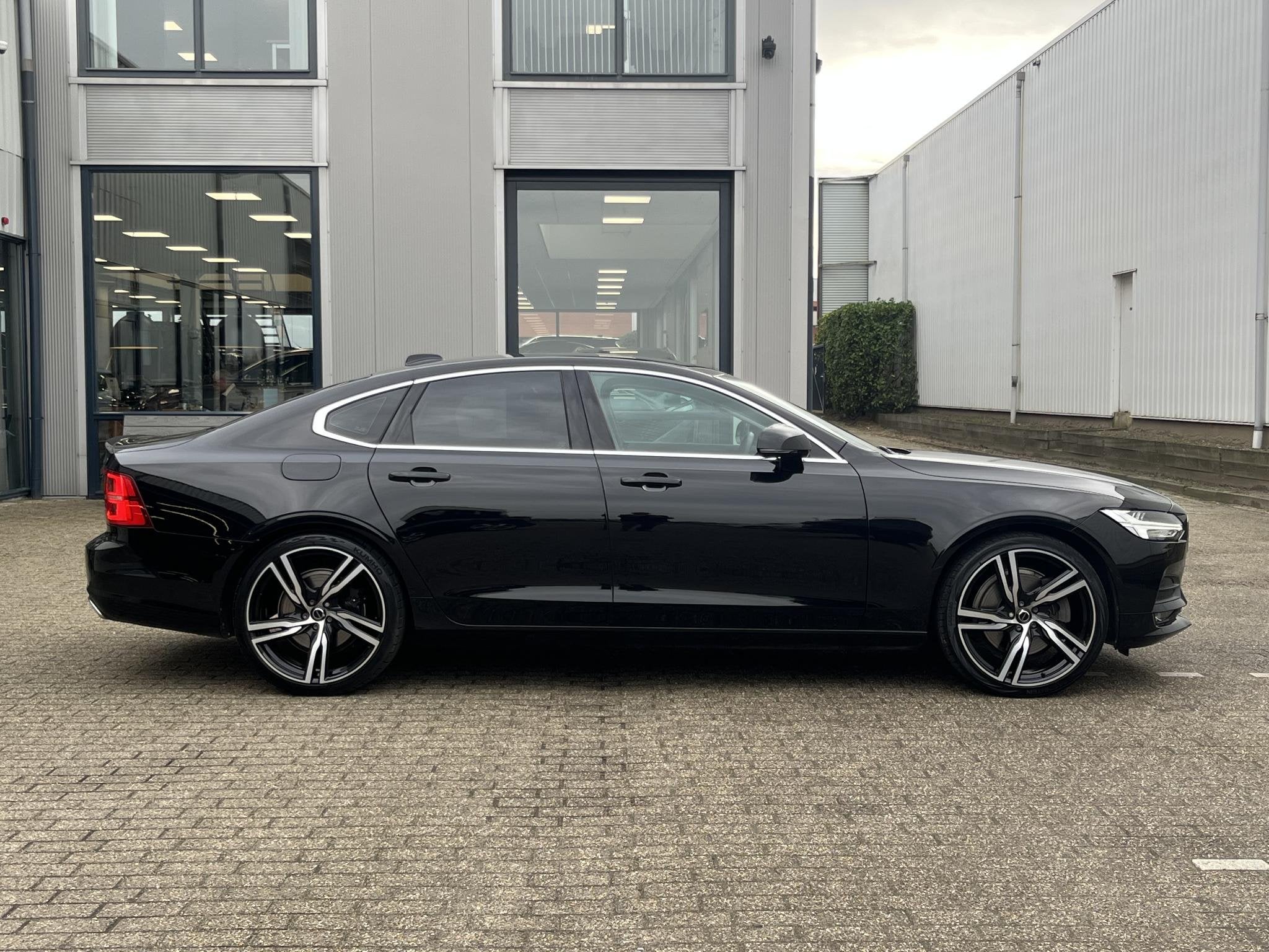 Volvo S90 2.0 T4 Inscription | Navi/Camera/Adapt.Cruise/Clim, 15 km/l, Euro 6, 1969 cc, Zwart