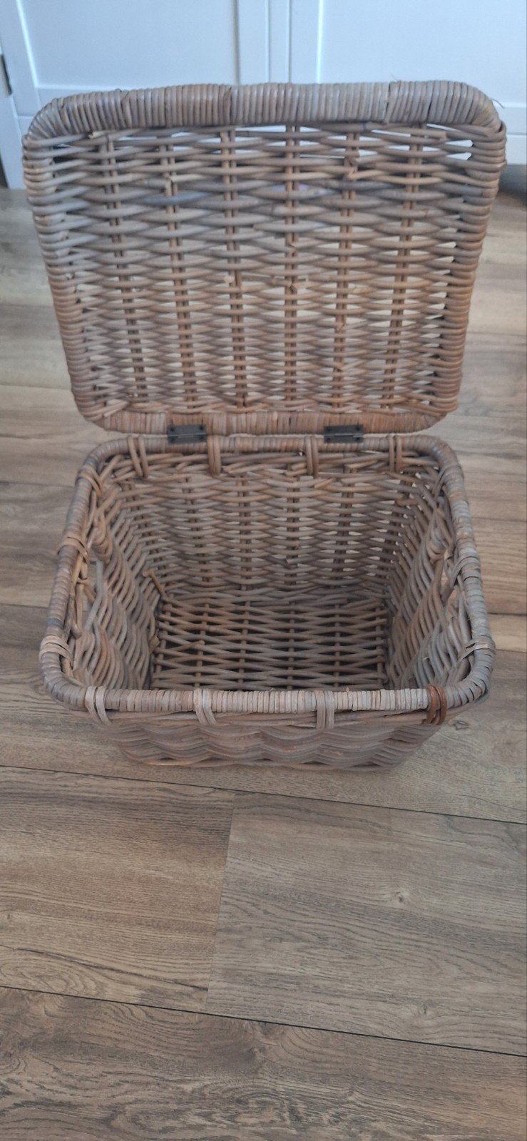 Rotan mand met deksel - Handgemaakt en gevlochten, Ophalen, Gebruikt, Fietsmand