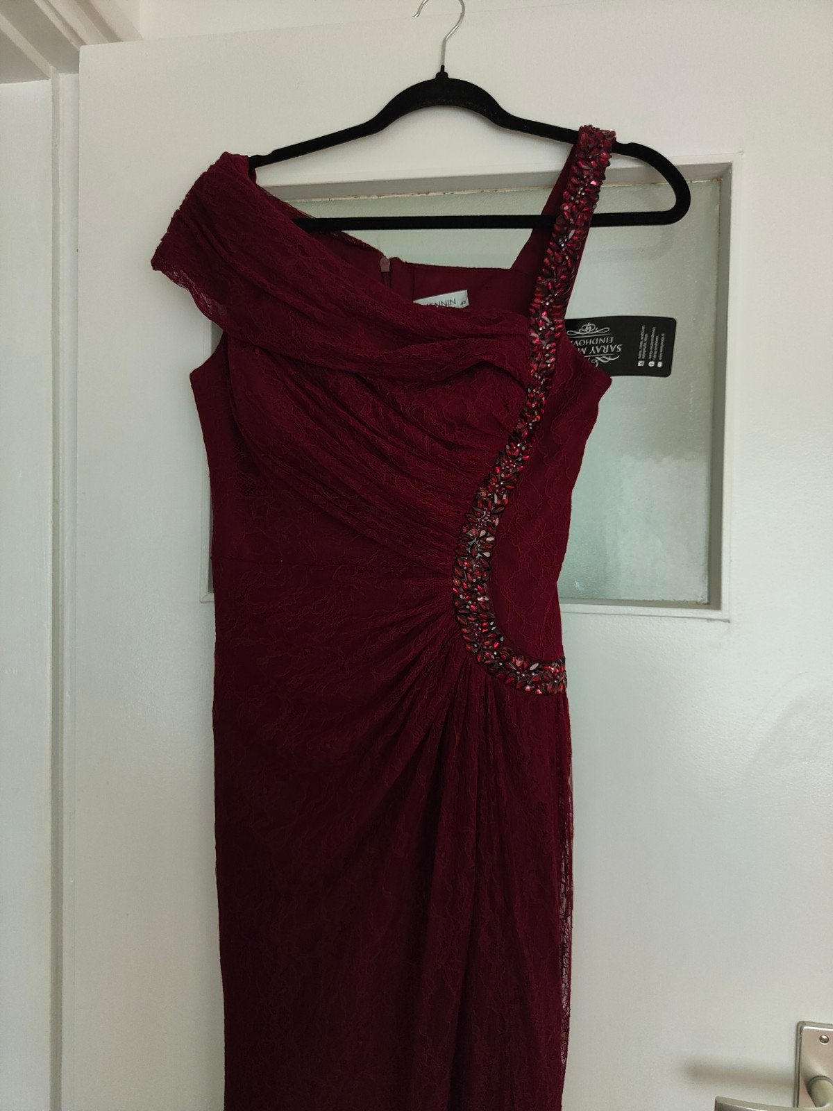 Burgundy avondjurk, Kleding | Dames, Ophalen, Maat 42/44 (L), Nieuw, Hennin