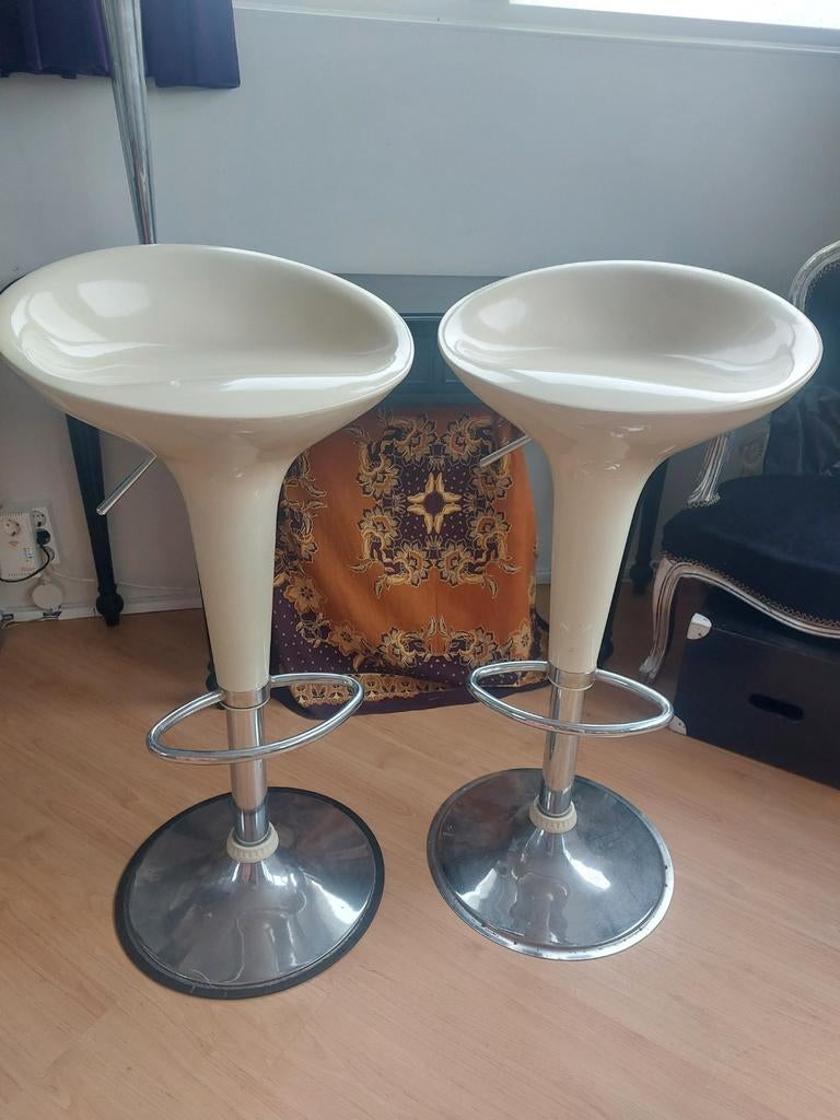 Set van 2 Vintage Barkrukken - Crème/Wit, Huis en Inrichting, Barkrukken, Ophalen, Gebruikt, Met voetsteun, 90 cm of meer