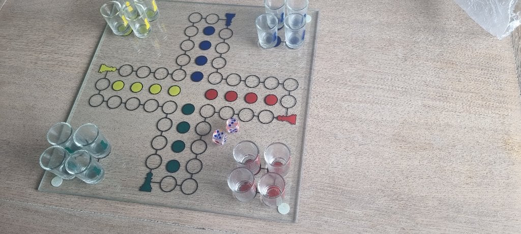 Drankspel | Mens erger je niet drankspel (glas), Een of twee spelers, Ophalen of Verzenden, Zo goed als nieuw