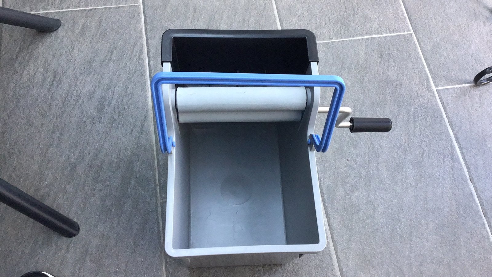 Emmer met wringer, Ophalen, Zo goed als nieuw