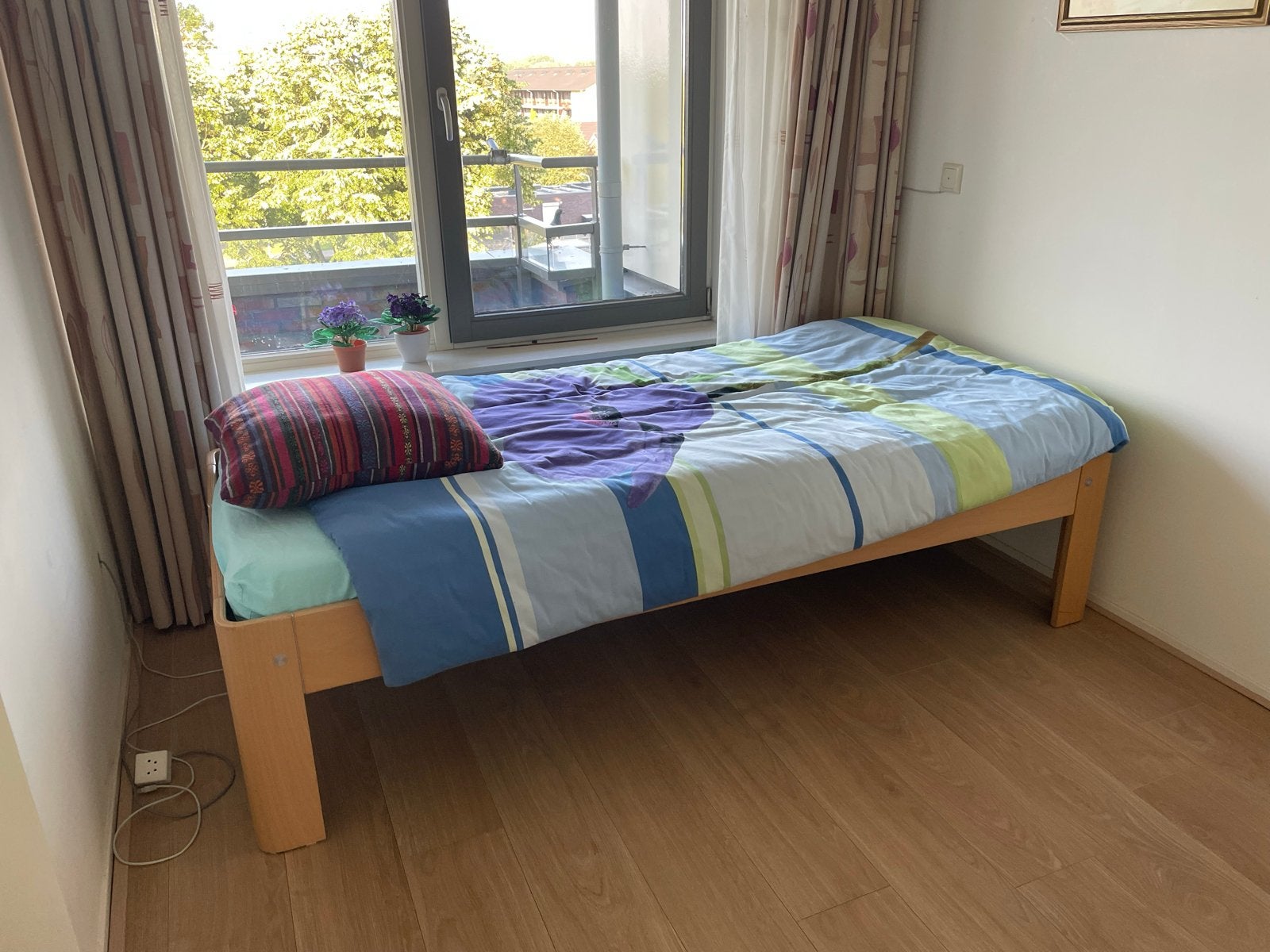 Eenpersoons licht eikenbed, incl. dekbed en beddengoed, Ophalen, 90 cm, Eenpersoons, Beige