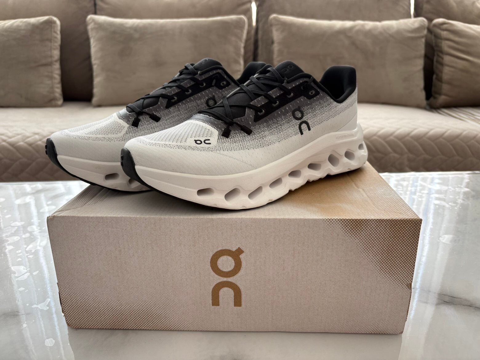 on cloud schoenen, Ophalen of Verzenden, Zo goed als nieuw, Wit