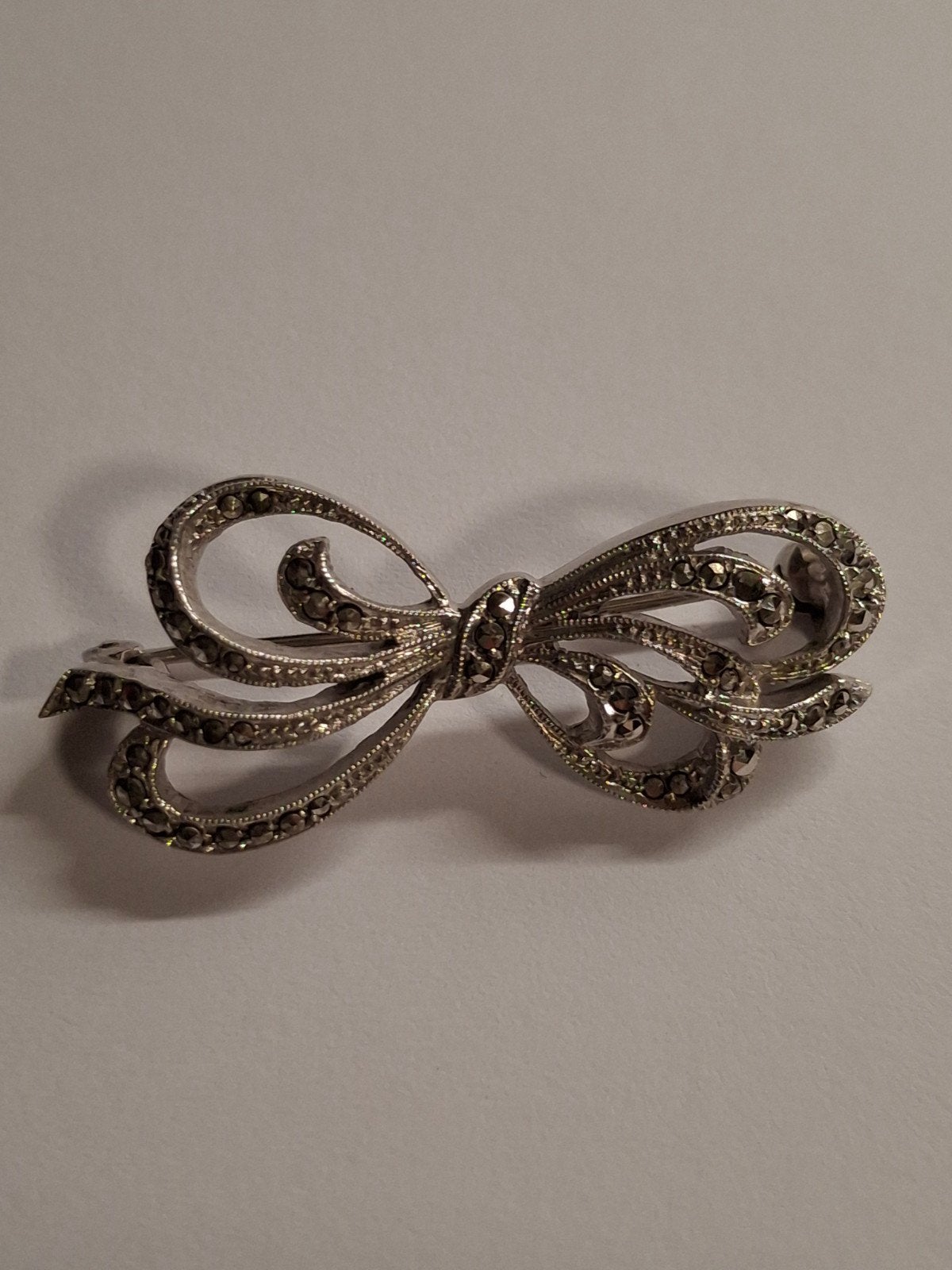 Zilveren broche met markesiet steentjes  aanwezig, Ophalen of Verzenden, Zo goed als nieuw, Zilver, Zilver